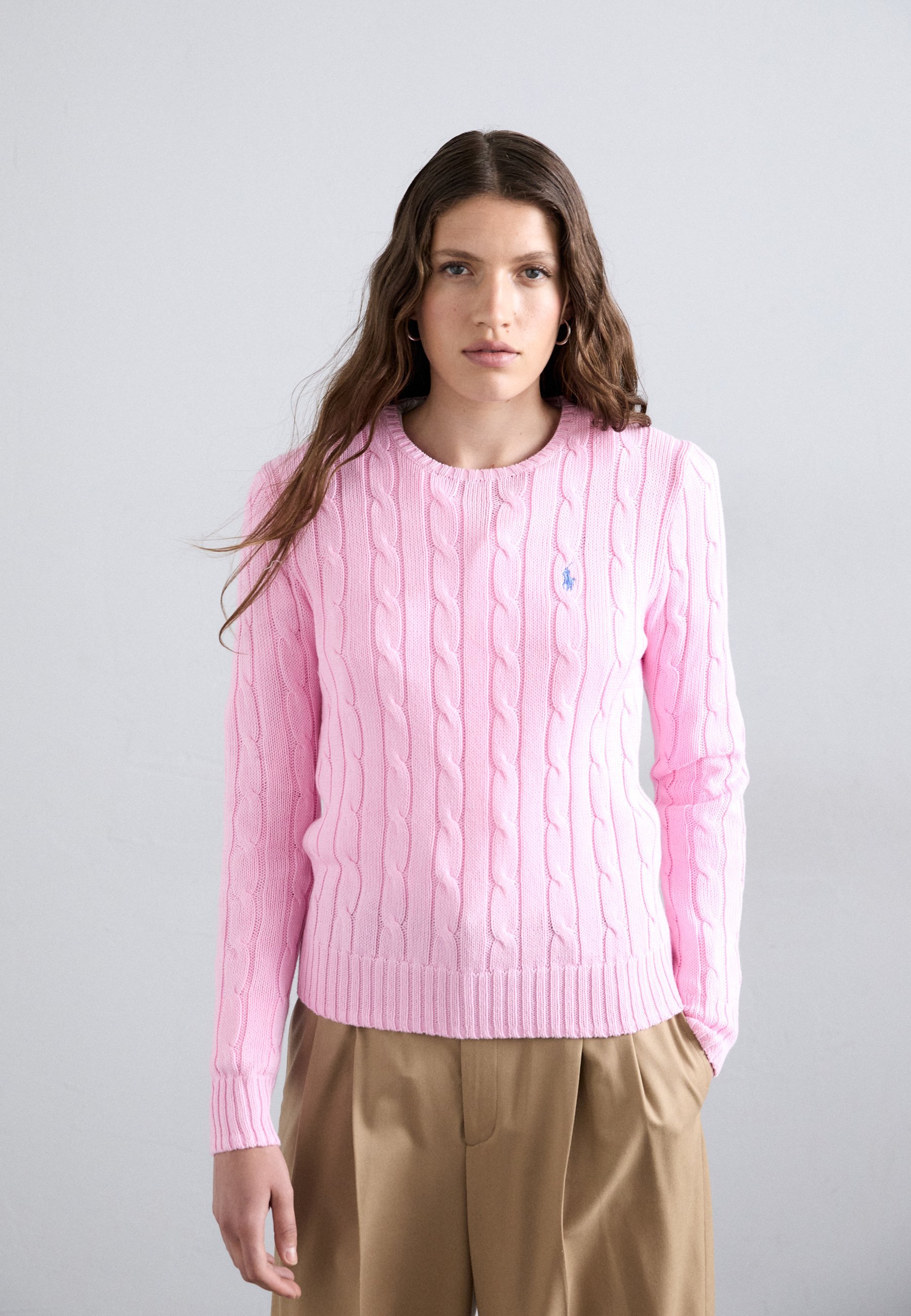 Polo Ralph Lauren Zopfstrickpullover aus Baumwolle mit Rundhalsausschnitt – Pullover – Karamellrosa