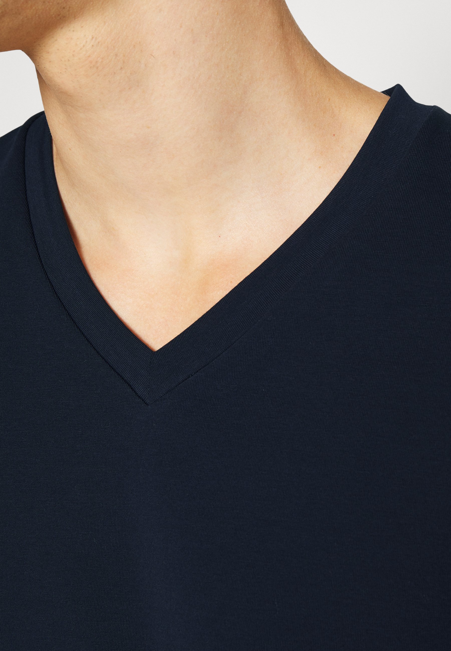 Filippa KV NECK TEE - Jednoduché tričko - navy
