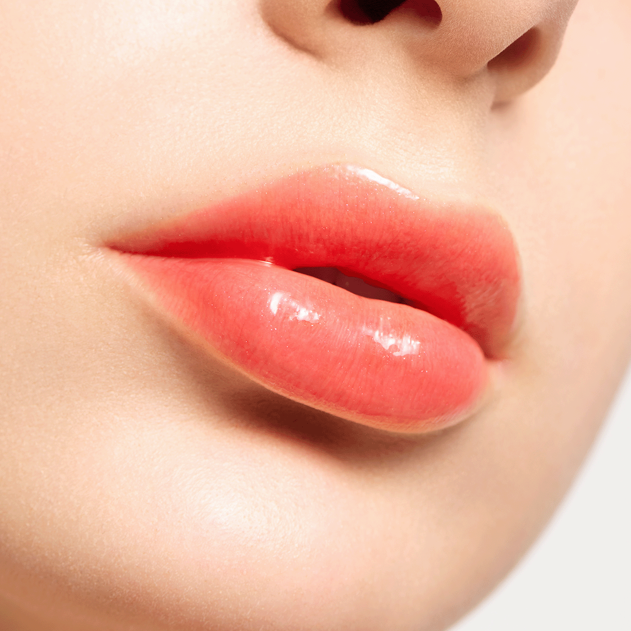 „Total Lip Gloss“ Prabangūs lūpų blizgesiai