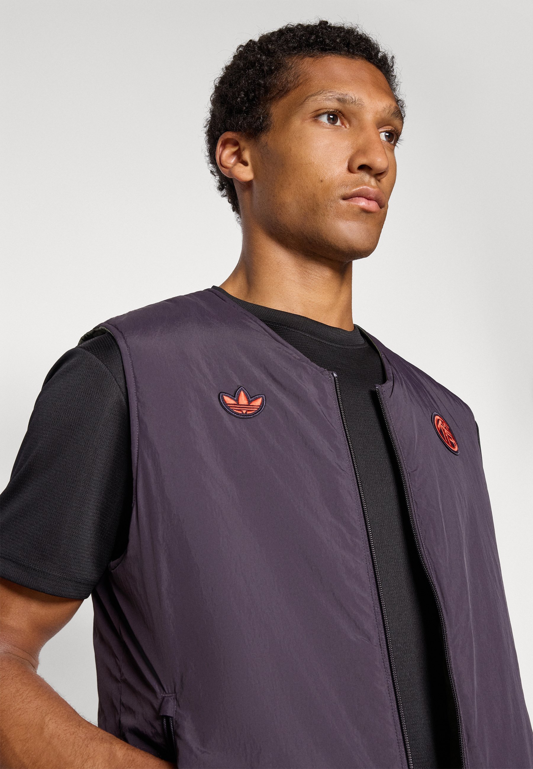 adidas Originals FC BAYERN MUCHIN ICON VEST - Liivi - aurora black/base green