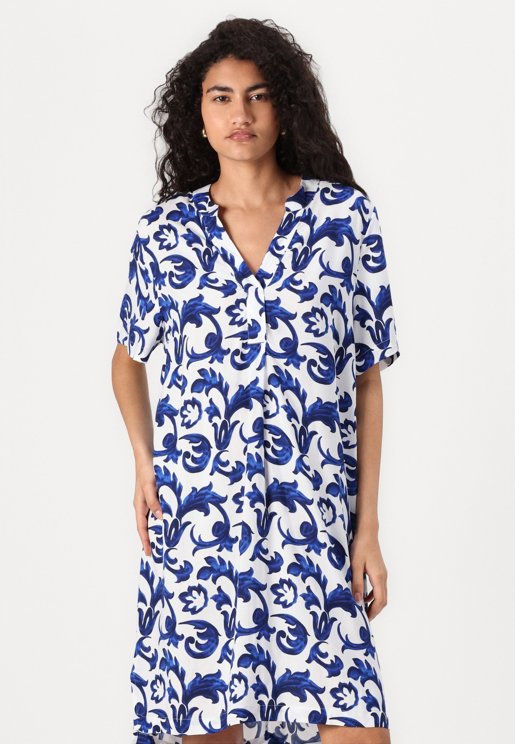 ABITO TUNICA CON SCOLLO A V ONLY ONLUSI LIFE - Abito da giorno - blu faro