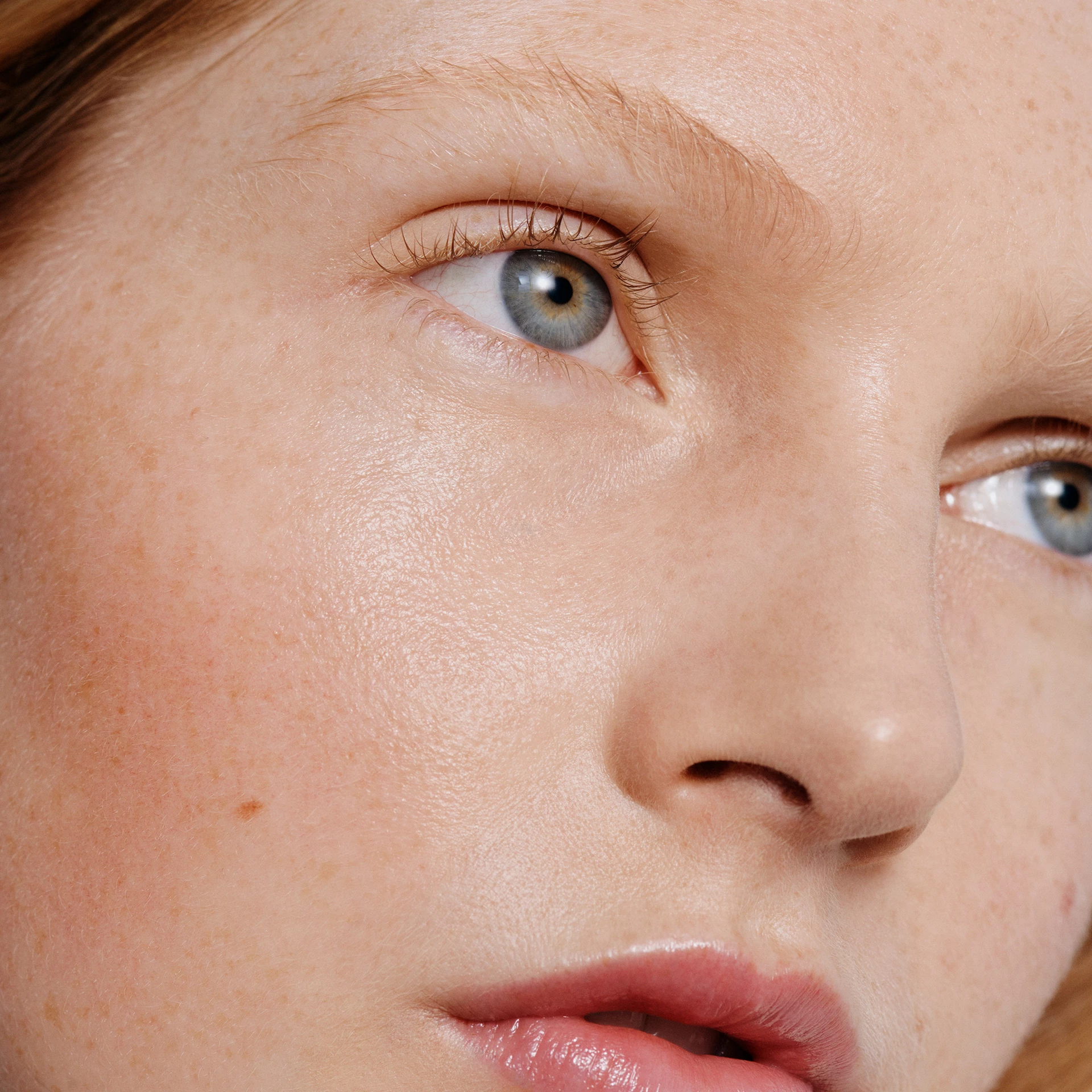 Skin Clarity gyengéd hámlasztó arctisztító 120 ml - Rose Inc
