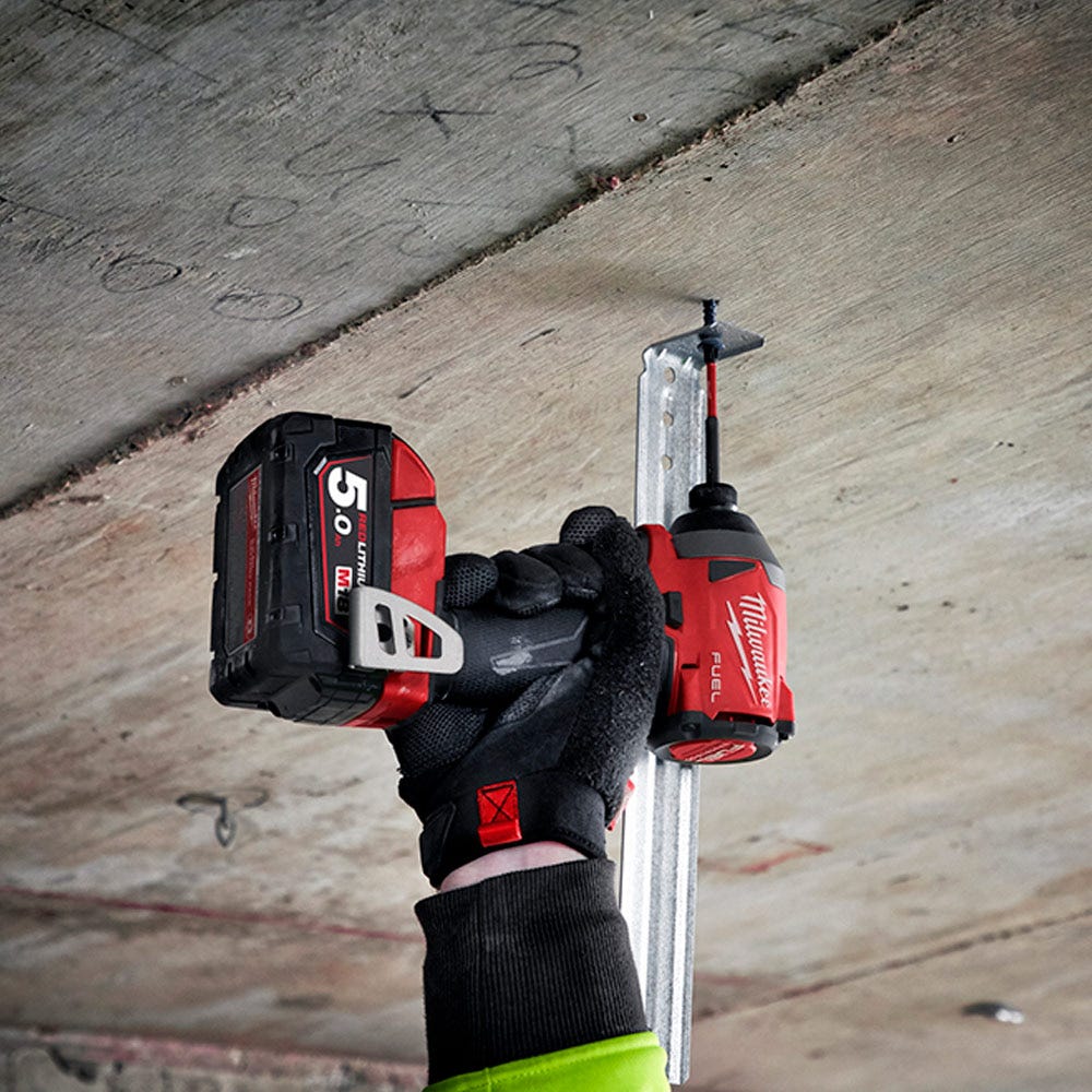 Parafusadeira de impacto hexagonal licenciada MILWAUKEE 18V Fuel™ de 1/4