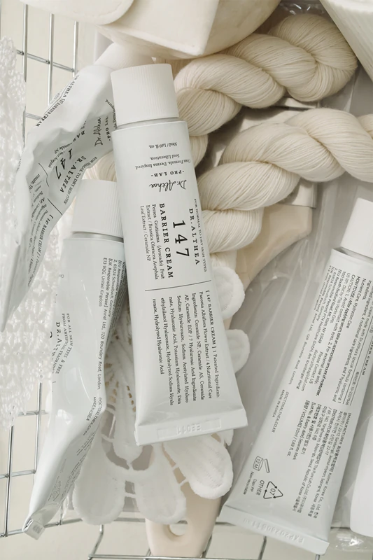 Dr. Althea 147 Barrier Cream is een voedende crème die de huidbarrière versterkt.