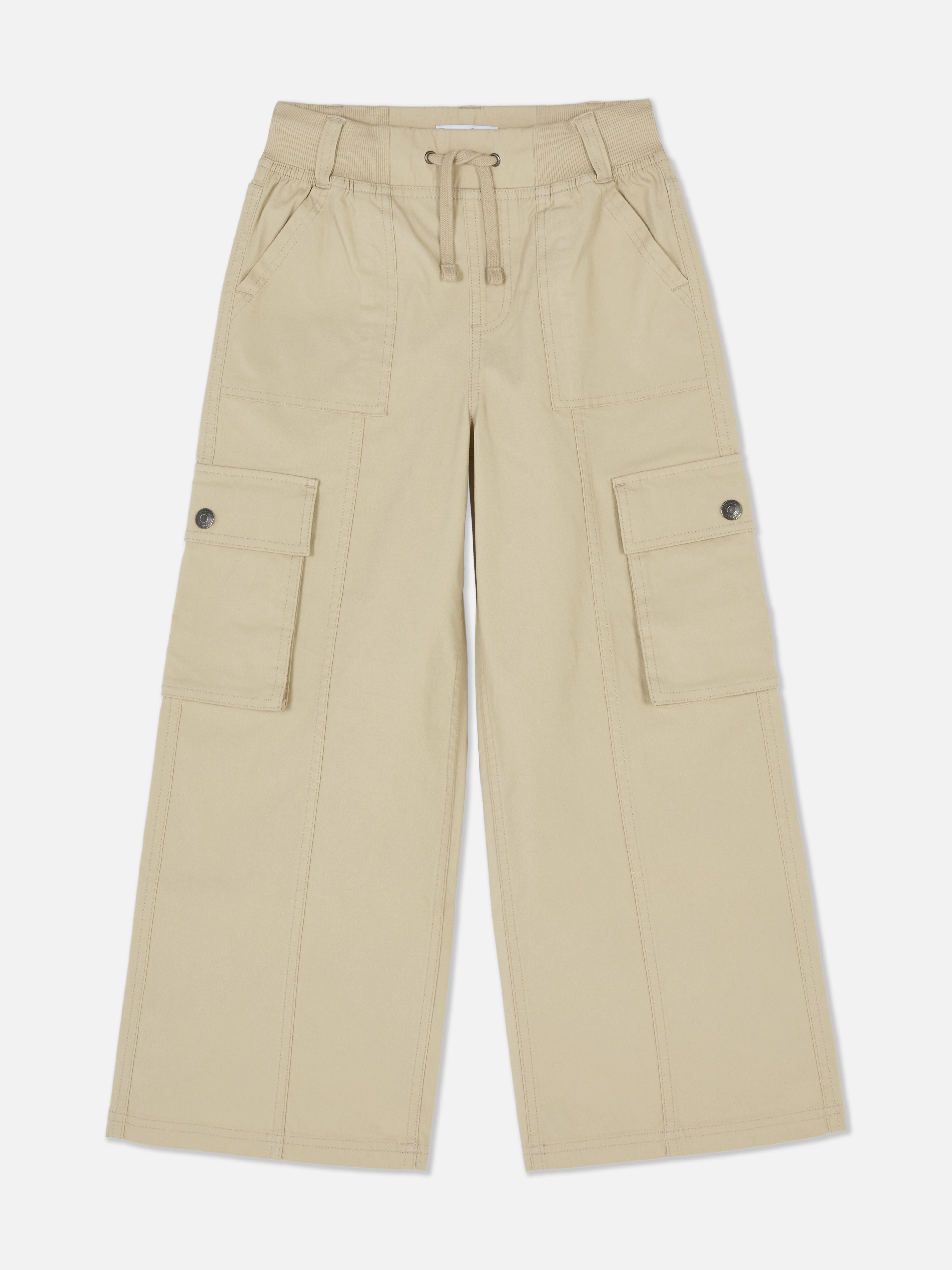 Weit geschnittene Cargohose mit elastischem Bund und praktischen Taschen