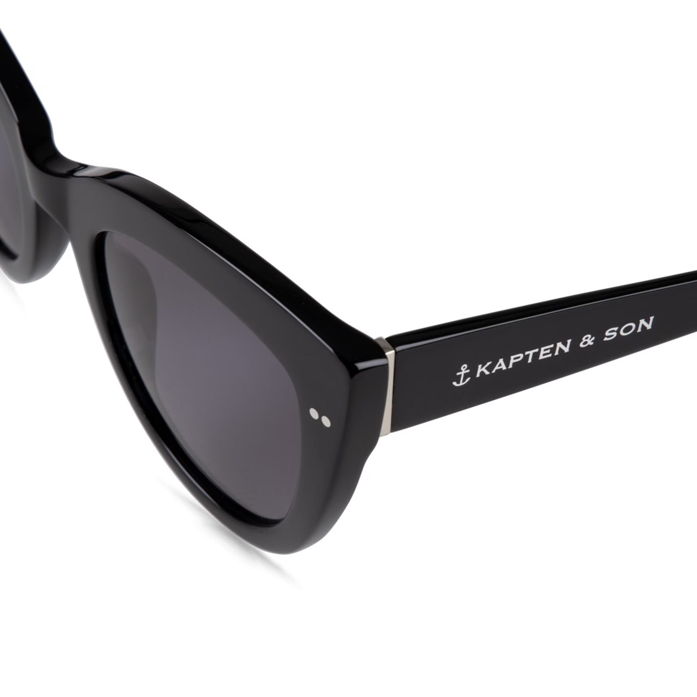 Sofia All Black avec verres correcteurs