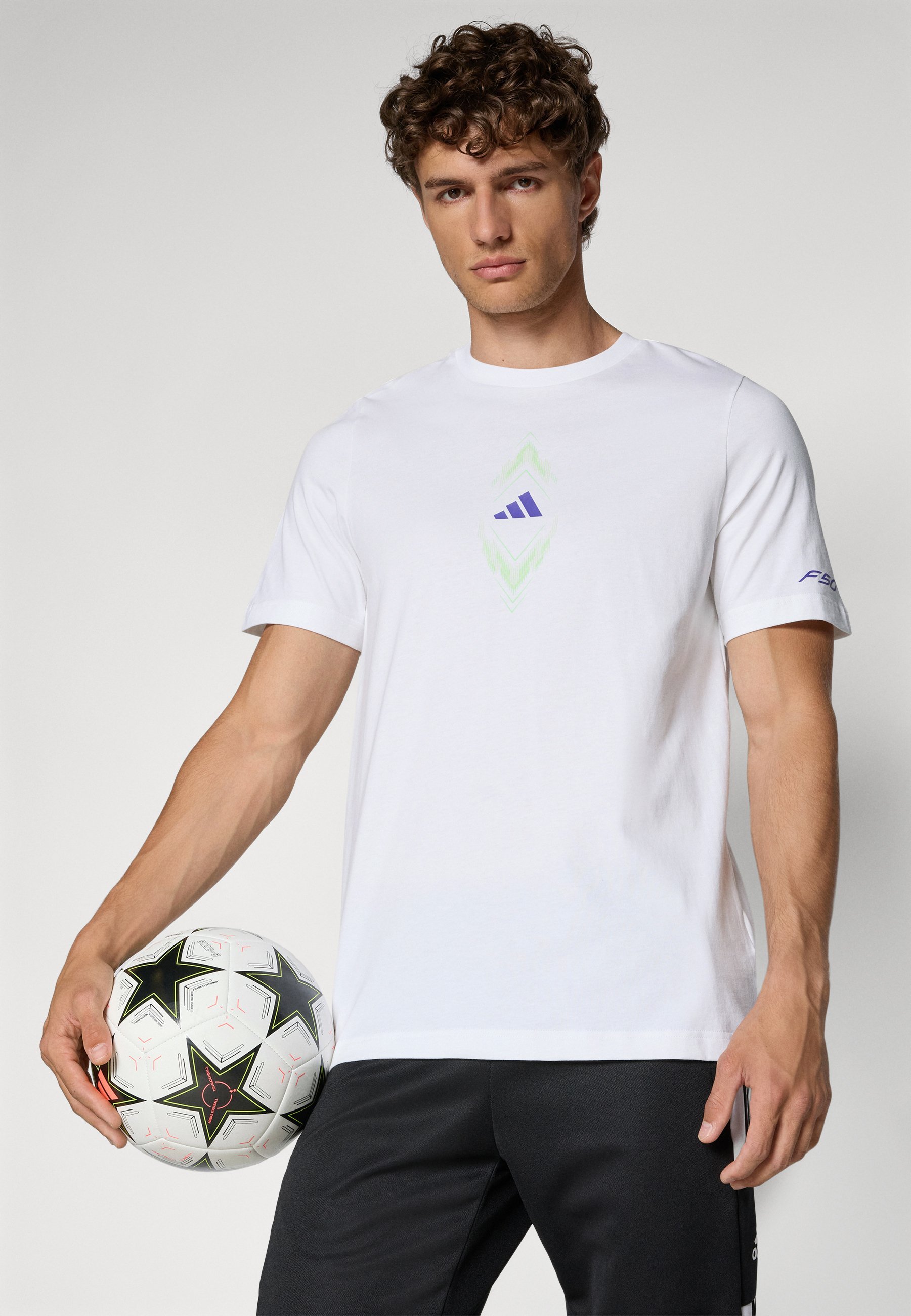 adidas Performance F50 GRAPHIC T-SHIRT - Spausdinti marškinėliai - balti