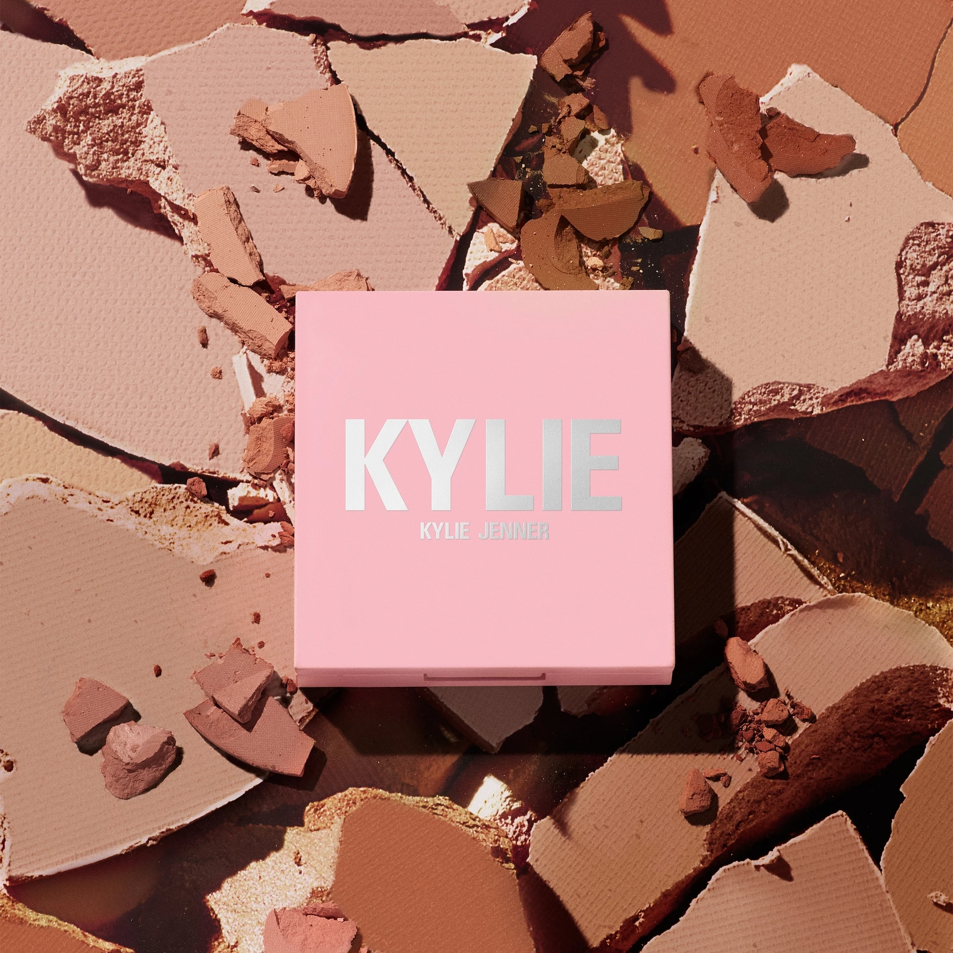 Préselt bronzosító púder 300 Piros - Kylie By Kylie Jenner