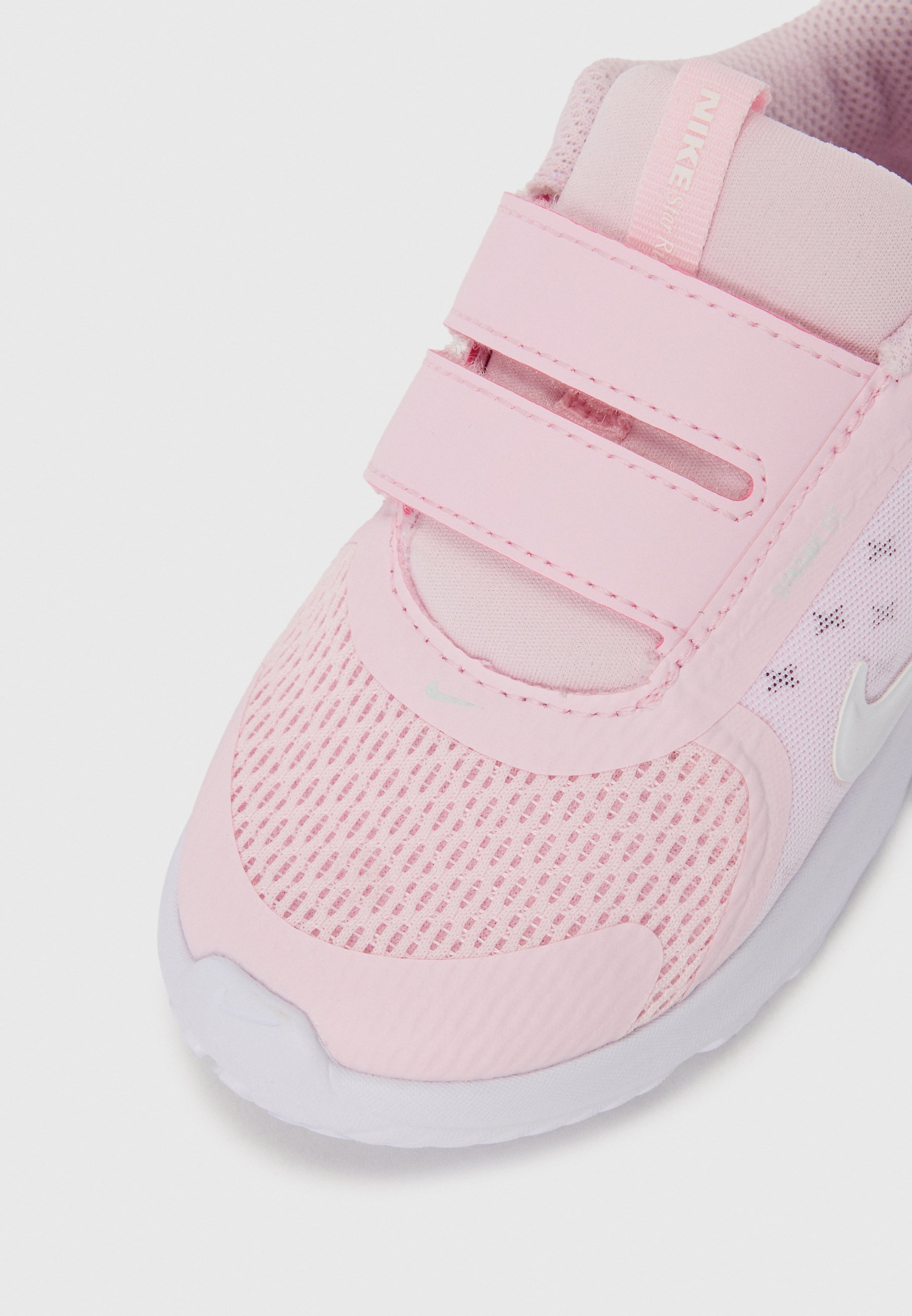 Nike Performance STAR RUNNER 5 UNISEX - Pantofi de alergare pentru șosea - spumă roz/alb/culoare platină pură