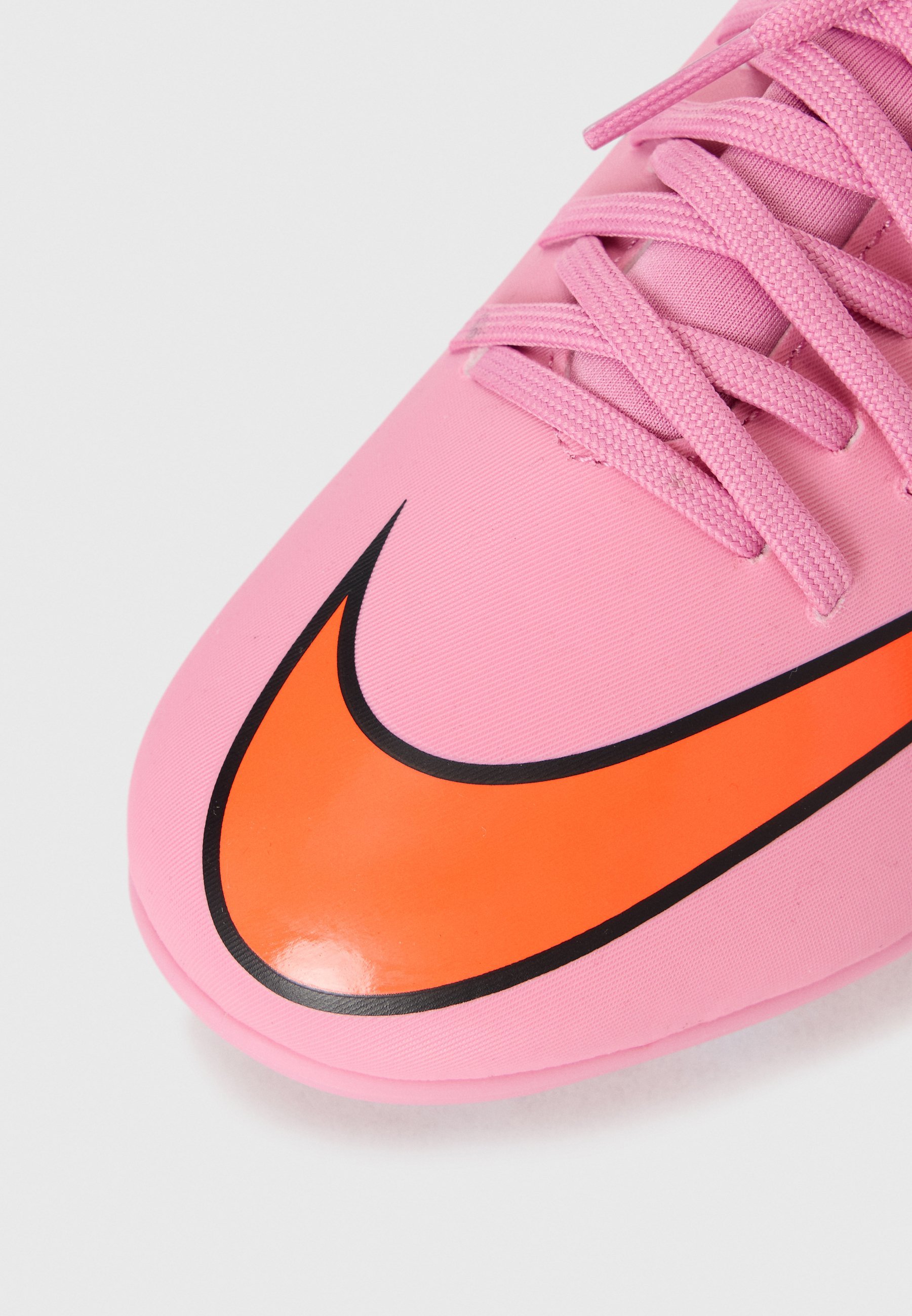 Chaussures de football Nike Performance 10 CLUB UNISEXE - Terrain ferme - flamant rose magique/noir/rouge vif