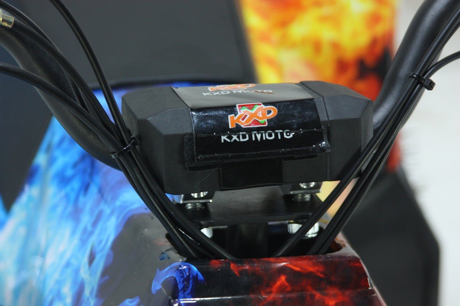 Quadriciclo elétrico infantil KXD M2 com partida elétrica, 6
