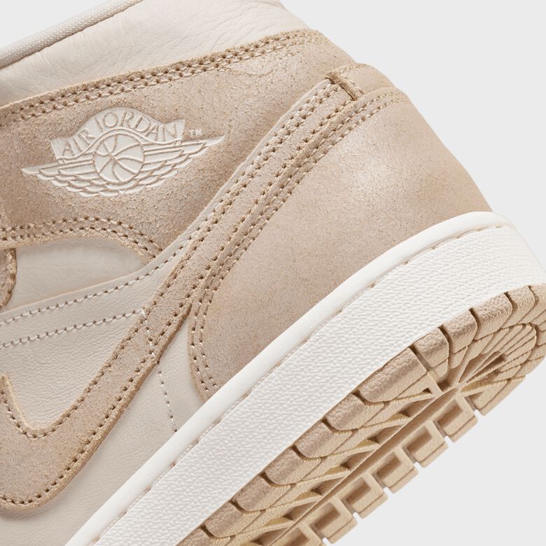WMNS Air Jordan 1 Low Mid SE