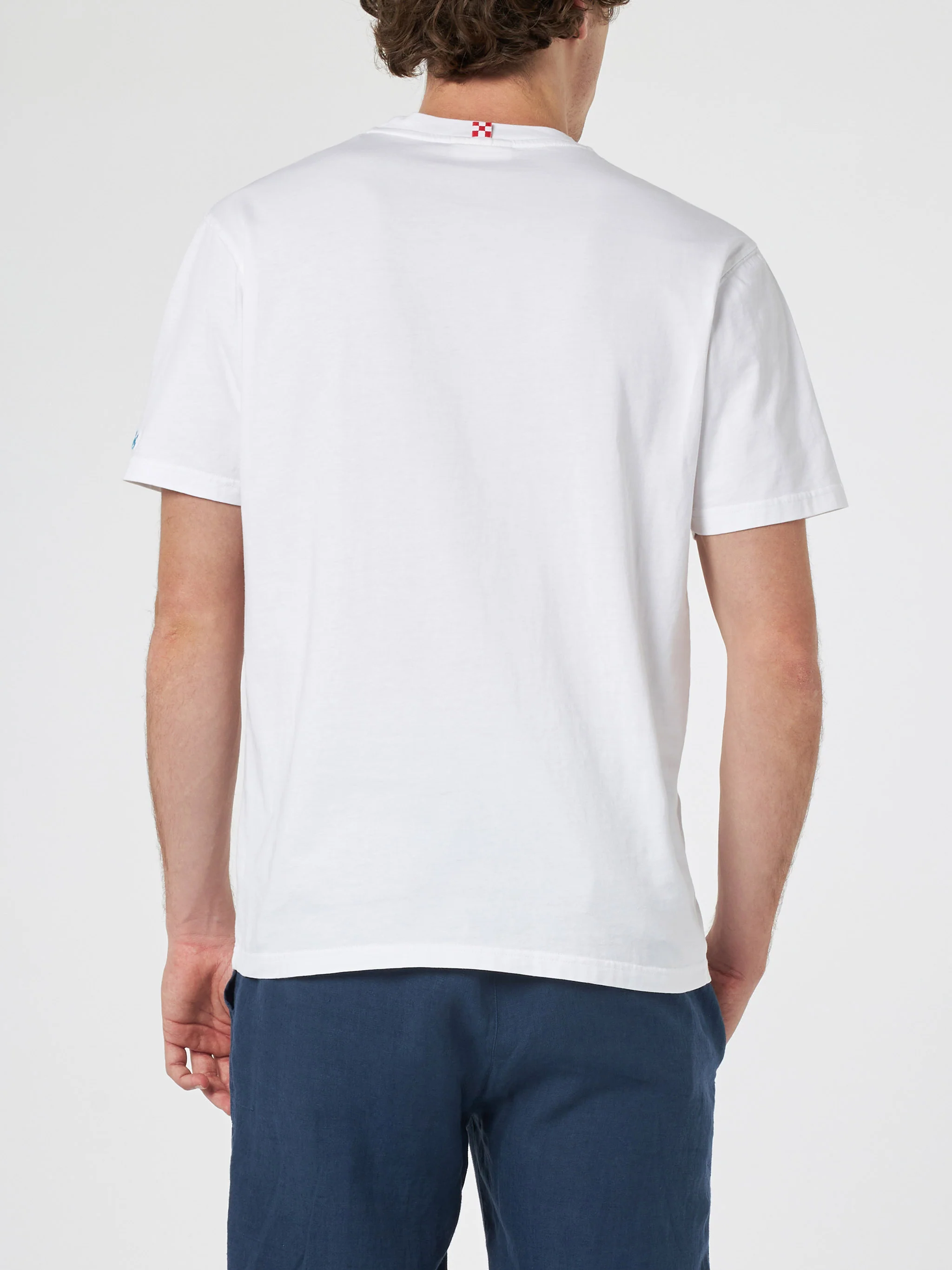 Austin T-shirt | Speciale editie print van een Portofino ginfles | Witte katoenen jersey | Geborduurd: I Found My Gin in Portofino | MC2 Saint Barth