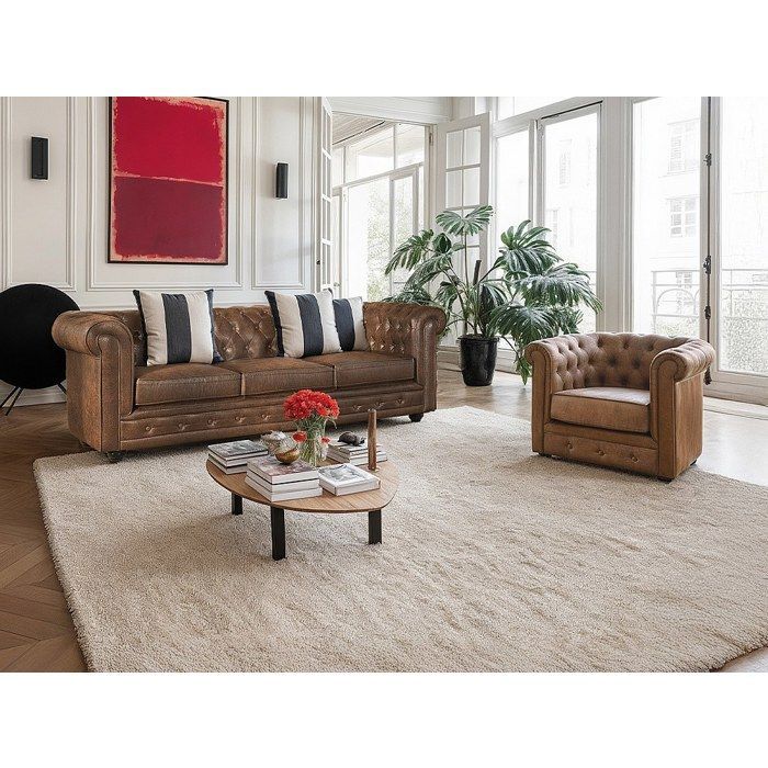 Sofá e poltrona CHESTERFIELD de 3 lugares em microfibra com aparência de couro envelhecido.