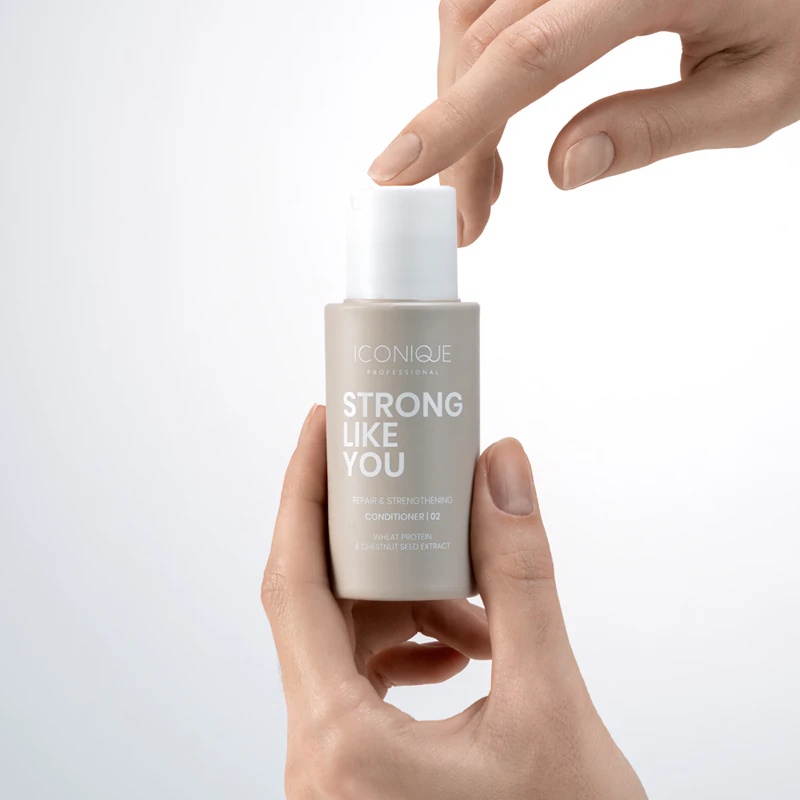 ICONIQUE Professional STRONG LIKE YOU atjaunojošs un stiprinošs kondicionieris bojātiem matiem