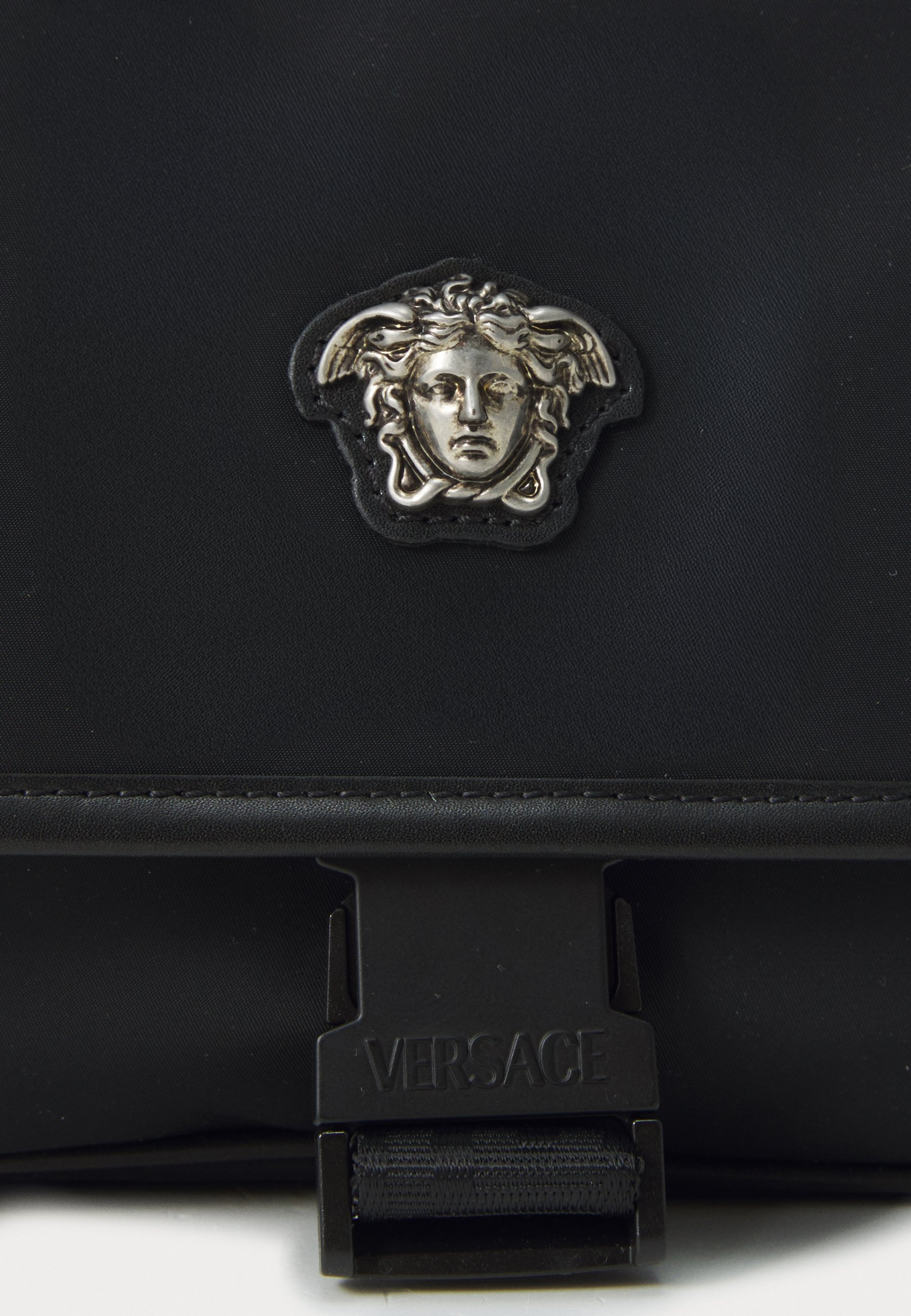 Versace MESSENGER UNISEX - Torebka typu cross body - czarna