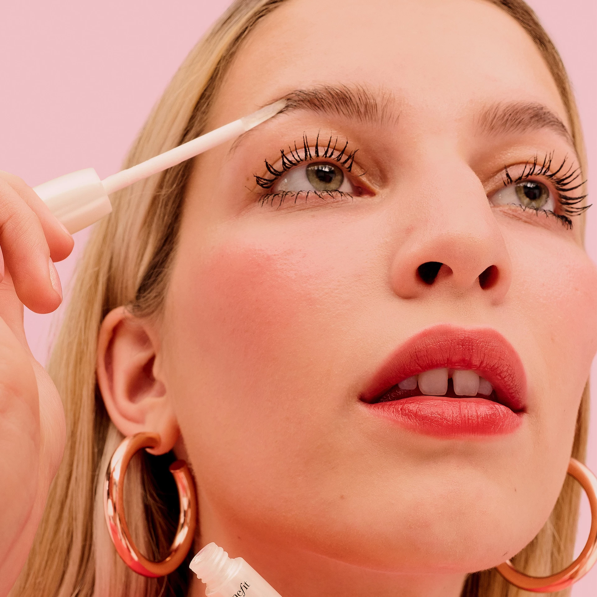 Hubba Brow Serum za poboljšanje obrva Serum za rast obrva - Hubba Brow - Benefit