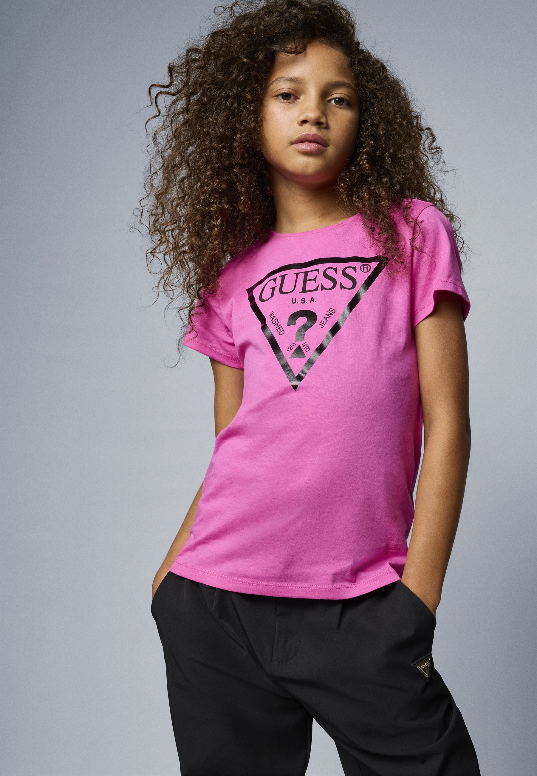 Guess CORE JUNIOR - T-shirt met print - roze trip