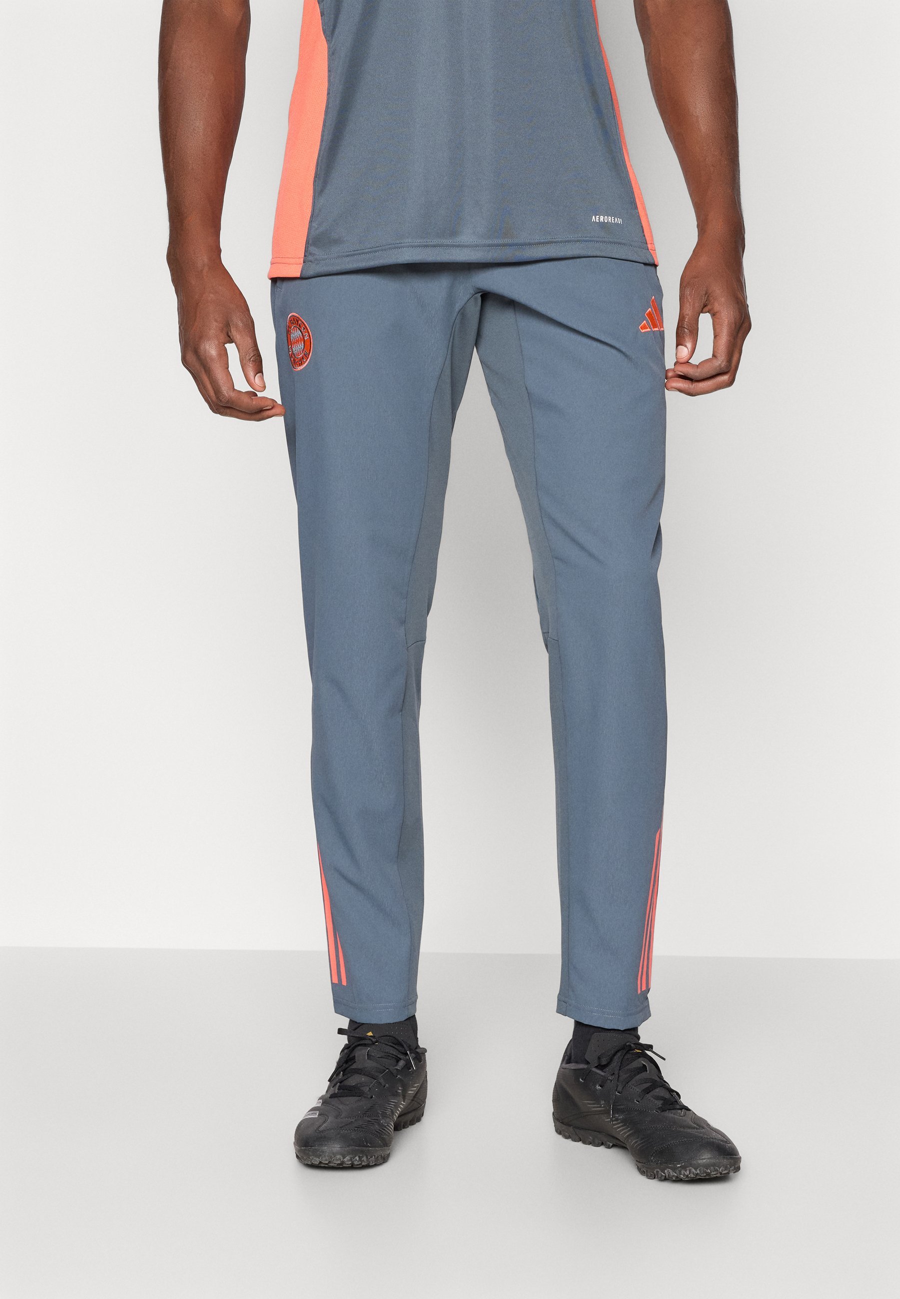 Pantaloni da presentazione adidas Performance FC BAYERN 2025/2026 TIRO25 COMPETITION - Abbigliamento da club - blu onice