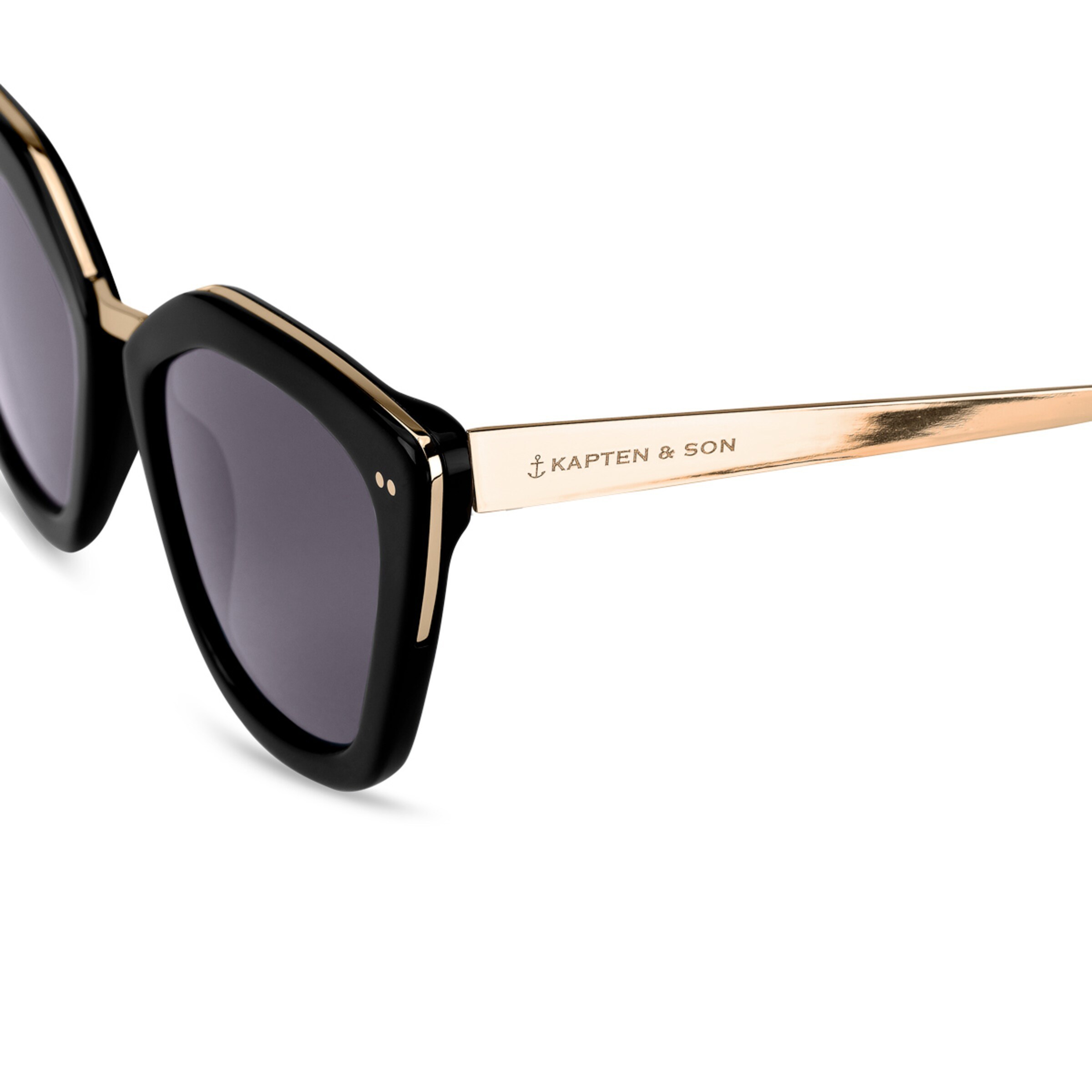 Sydney All Black avec lunettes de vue