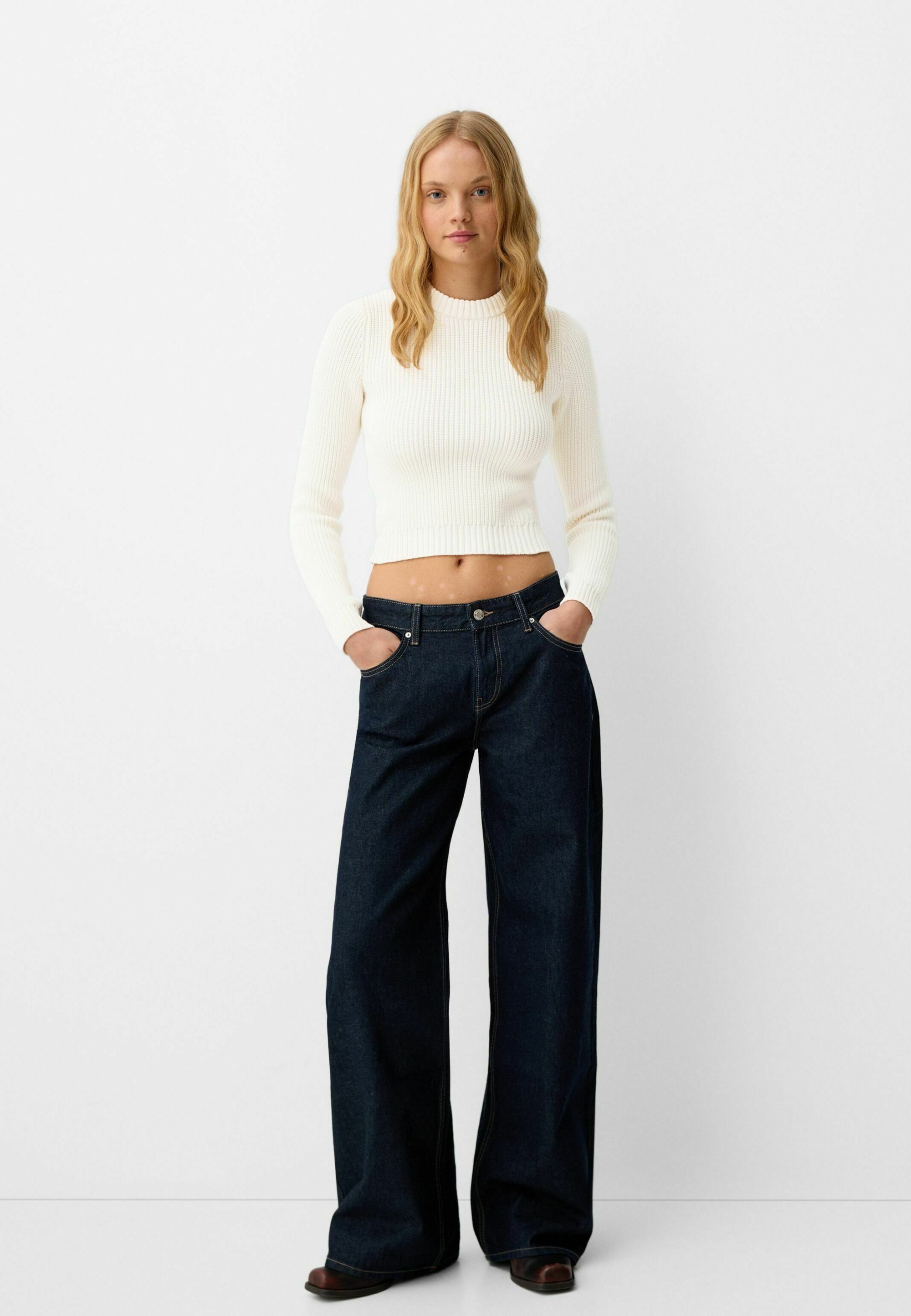 Bershka OKRĄGŁY DEKOLT - Sweter - beżowy