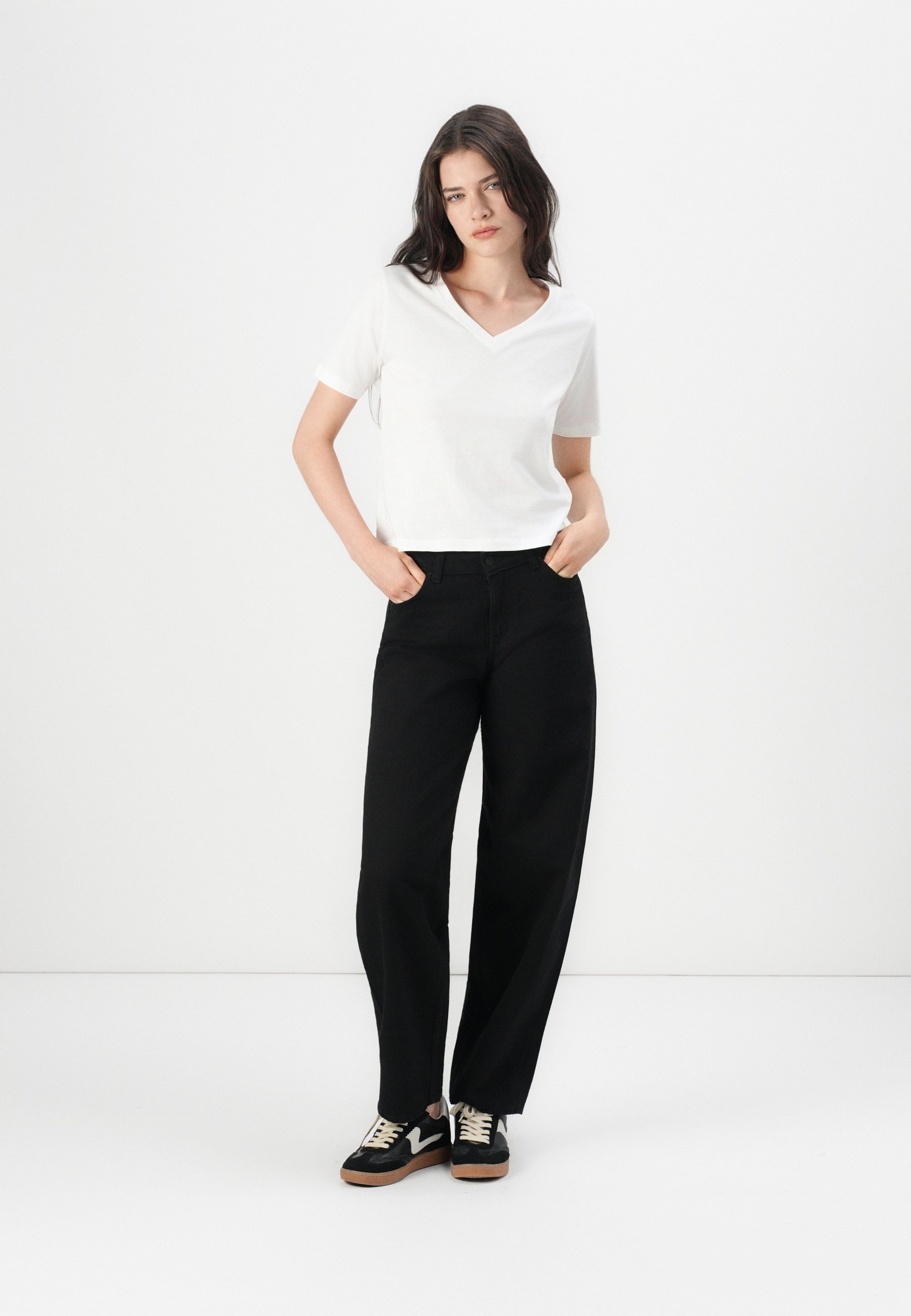 JDY JDYREX V NECK PACK 2 T-shirt basic - black/cloud dancer