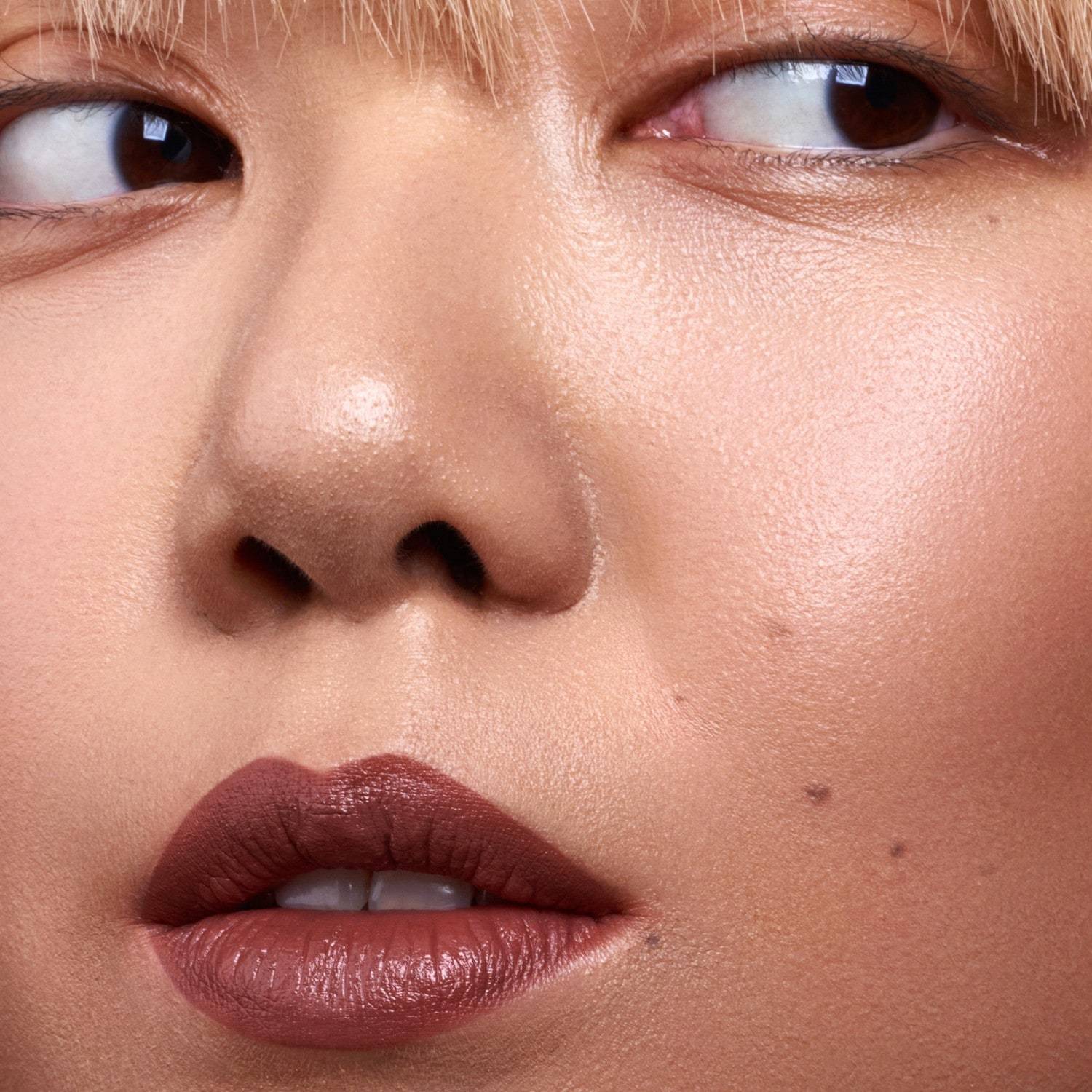 MÁDARA Lippenstift grima krēms VELVET WEAR matēts krēms - 3,8 g
