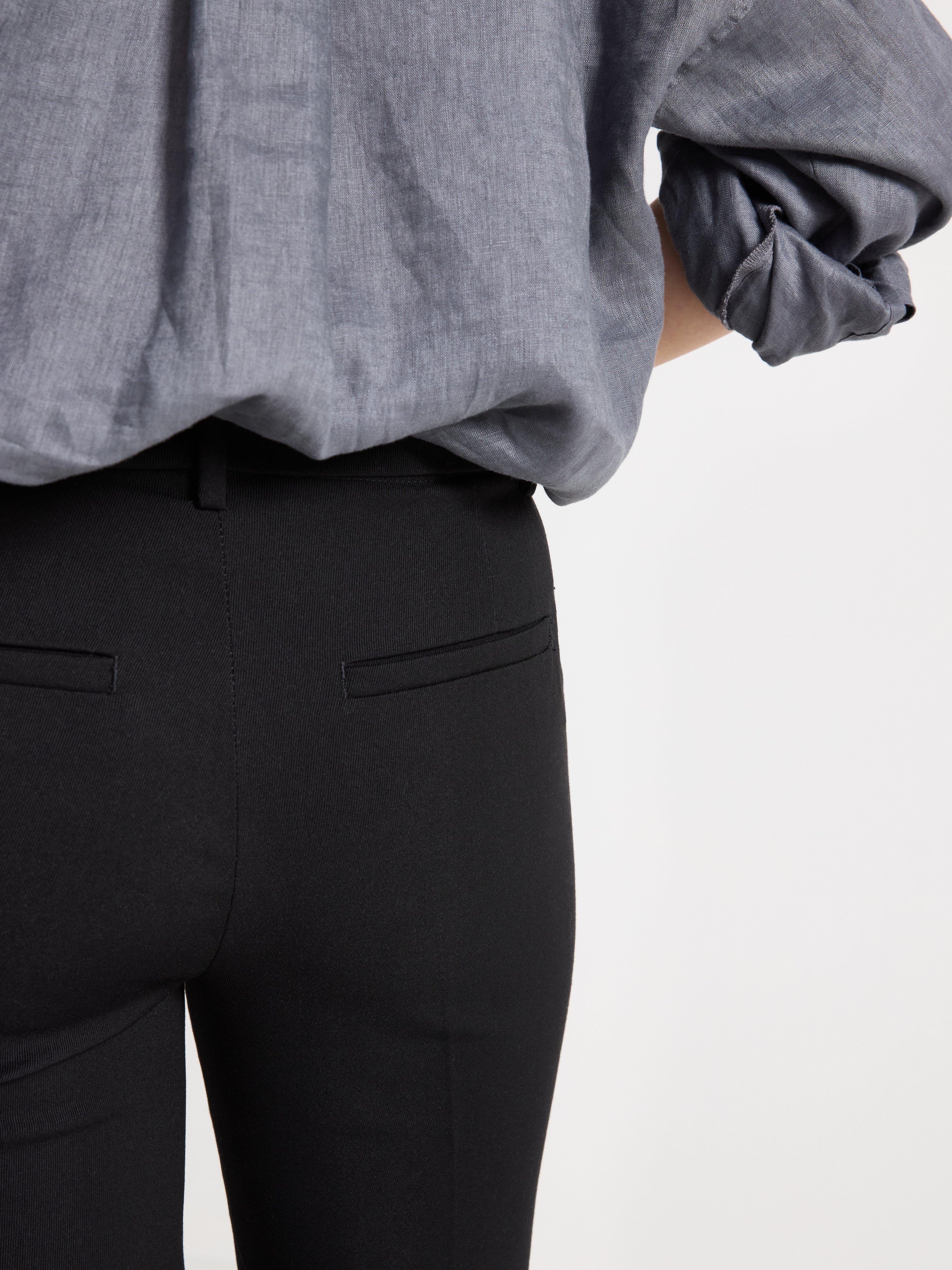 Pantalones acampanados FIONA con perneras extralargas, color negro.