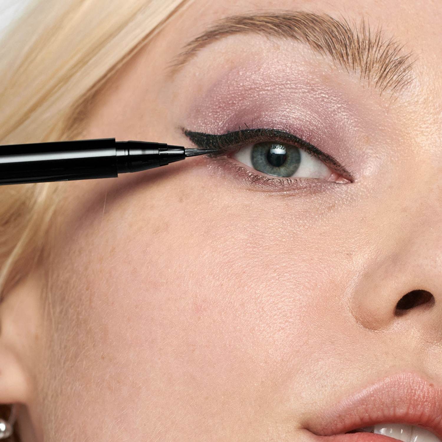 Clinique Eyeliner High Impact™ Easy tekući tuš za oči - 0,67 g