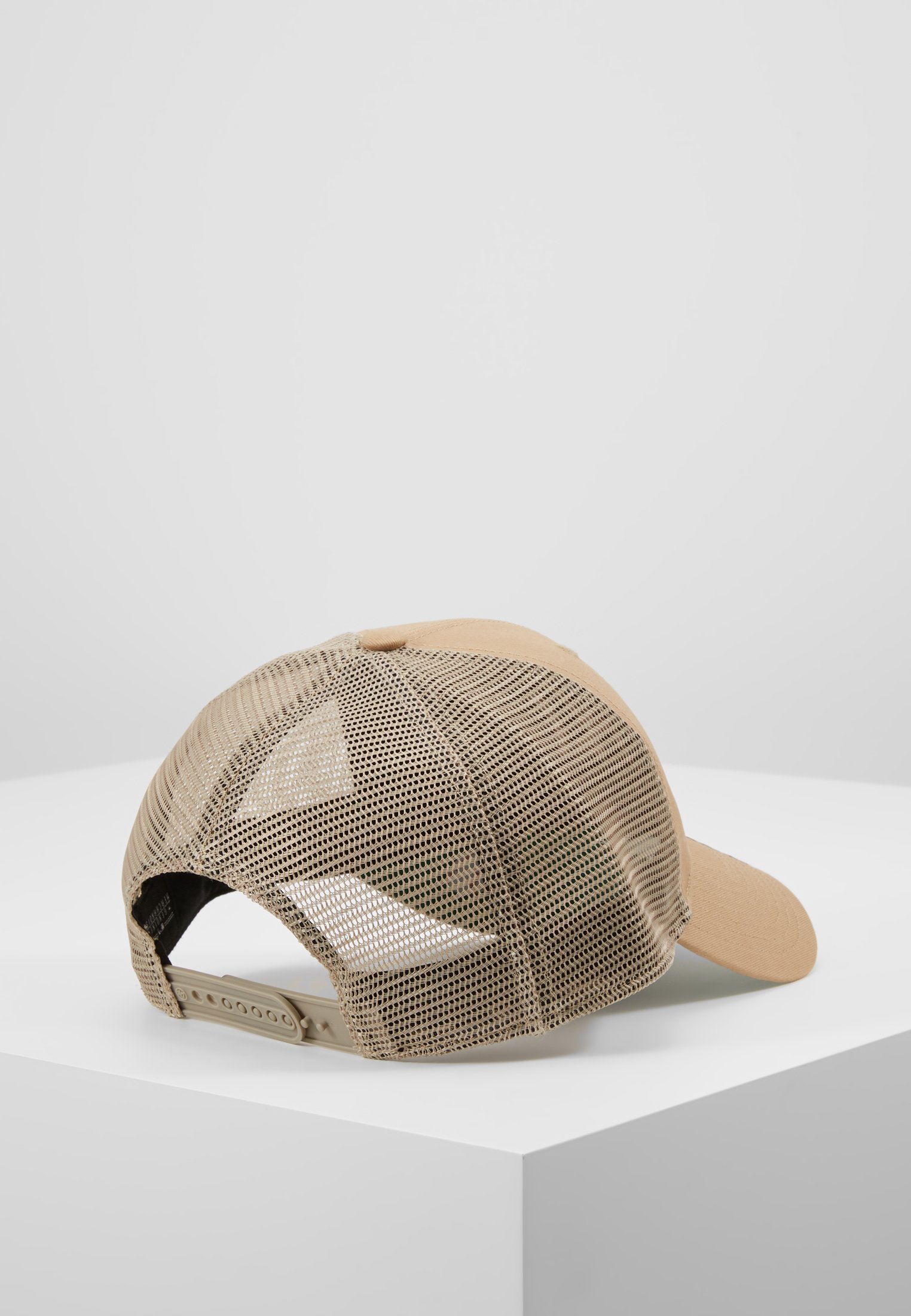 '47 Caps