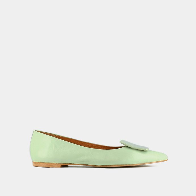 Ballerines à bouts pointus  en vernis plissé vert clair