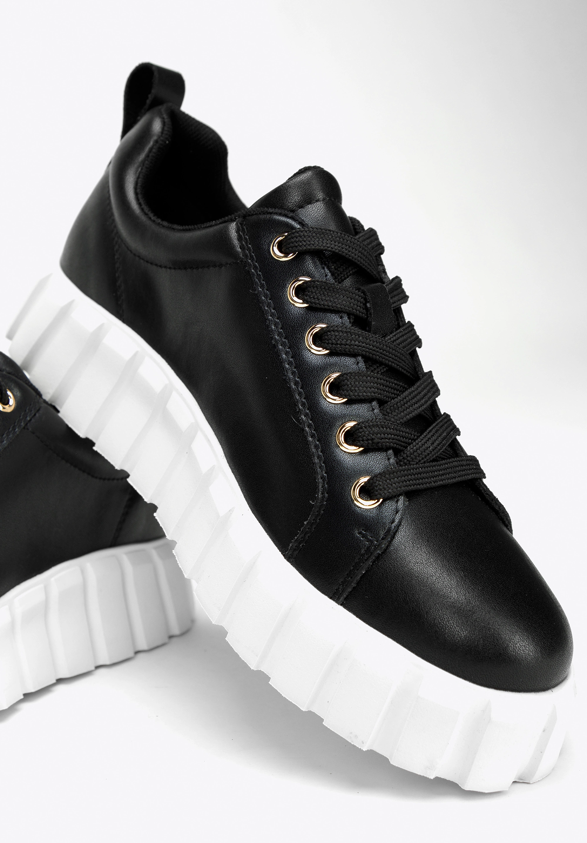 Damskie sneakersy skórzane na grubej platformie czarne