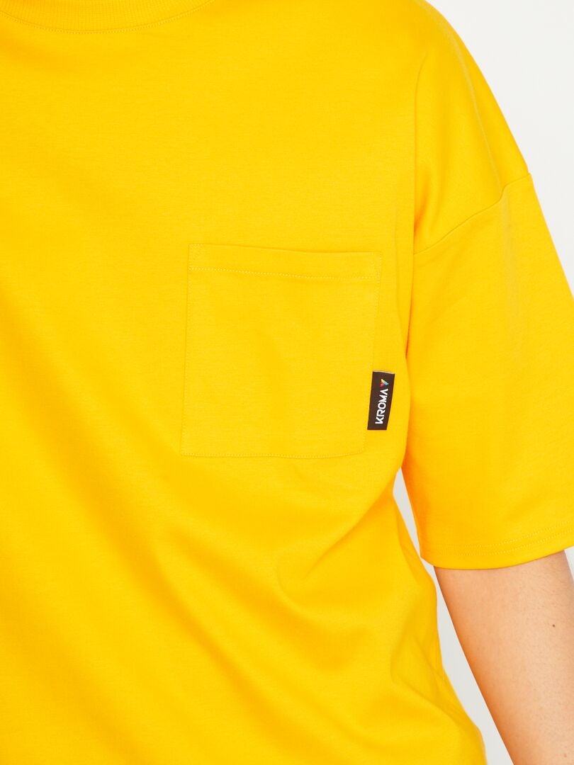 Camiseta com bolso no peito - AMARELA