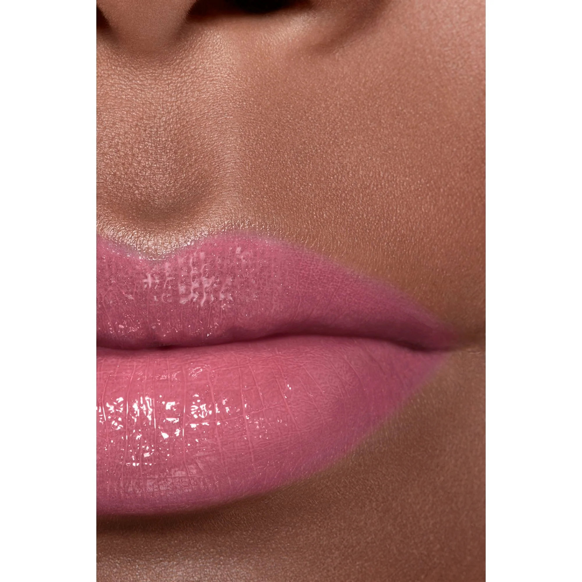ROUGE COCO BAUME - BRILLANTE - BALSAMO IDRATANTE COLORATO SUBLIMATORE, INTENSITÀ SU MISURA