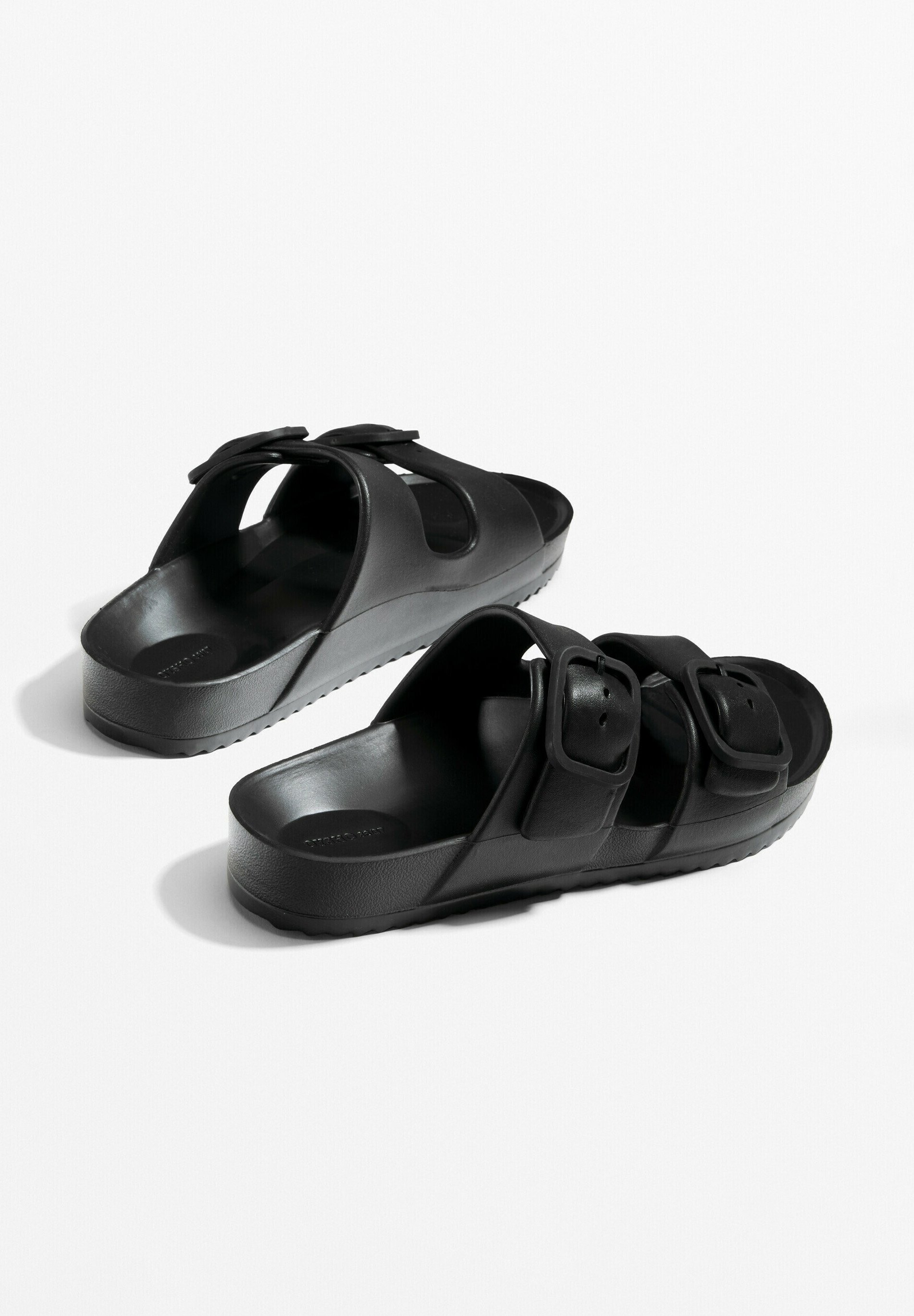 OYSHO BUCKLED - Sandales de piscine - noires