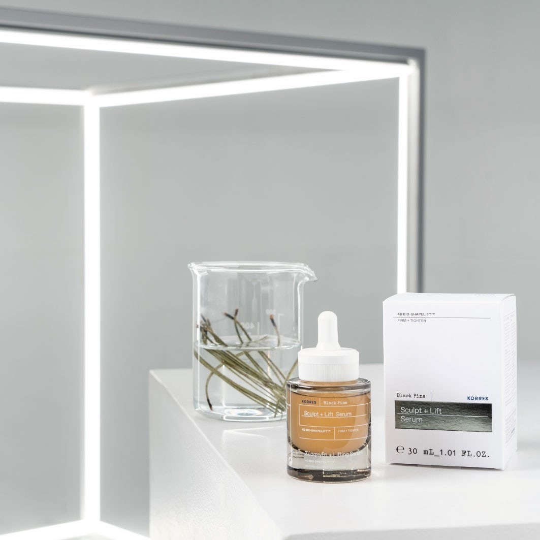 KORRES serum proti staranju Black Pine Sculpt + Lift Serum - 30 ml