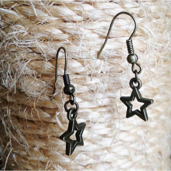 Boucle d’oreilles avec étoile en bronze.