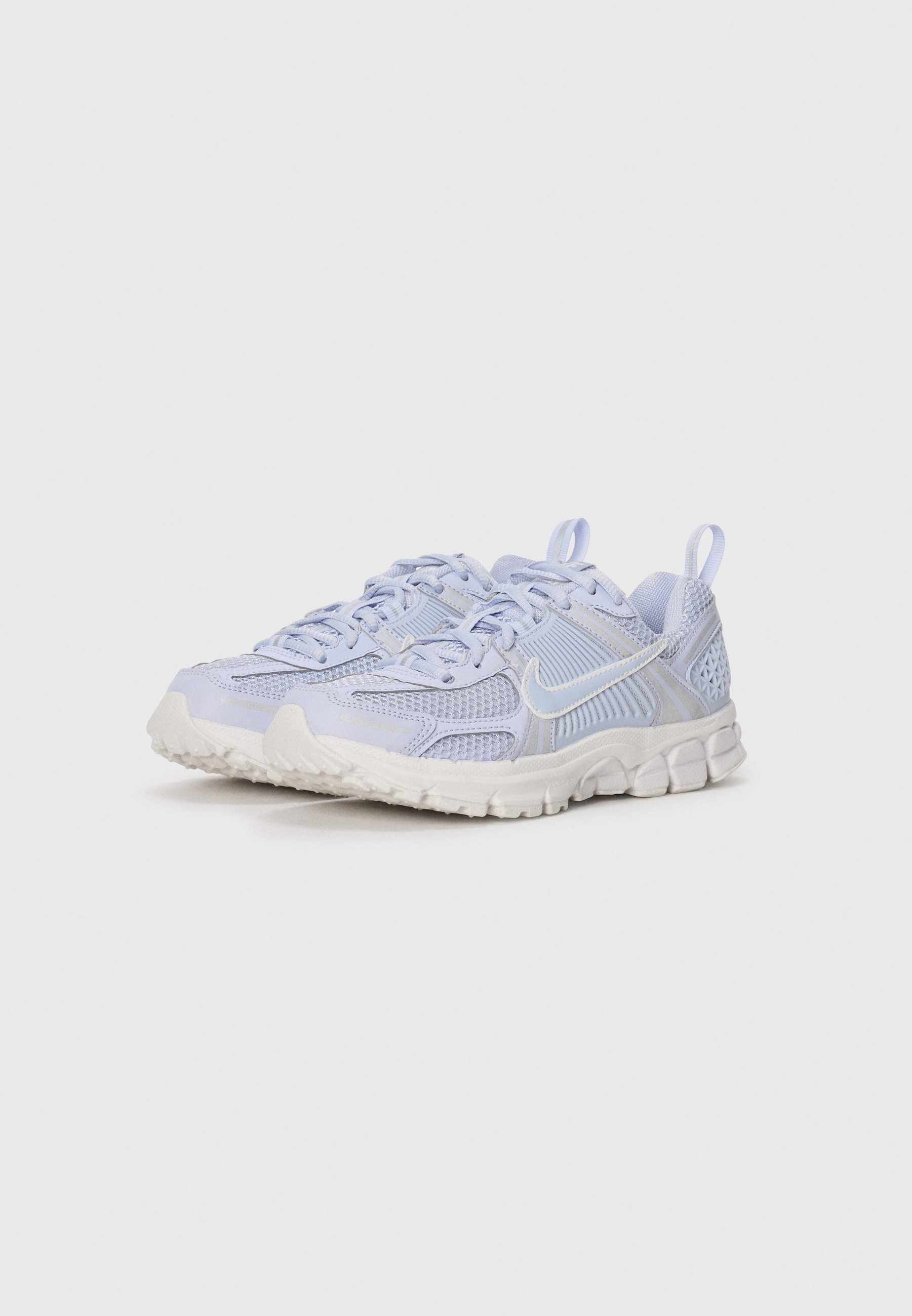 Nike Sportswear VOMERO 5 UNISEX - Sneakers - ghost/summit white/platinum-coloured