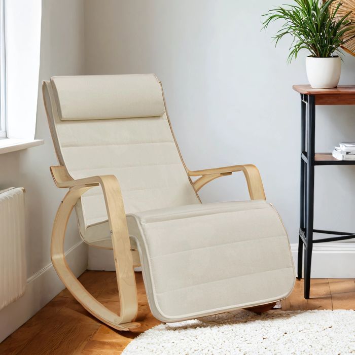 Schommelstoel met voetensteun, 5 verstelbare hoogtes, houten armleuningen, voor de woonkamer, beige en naturel