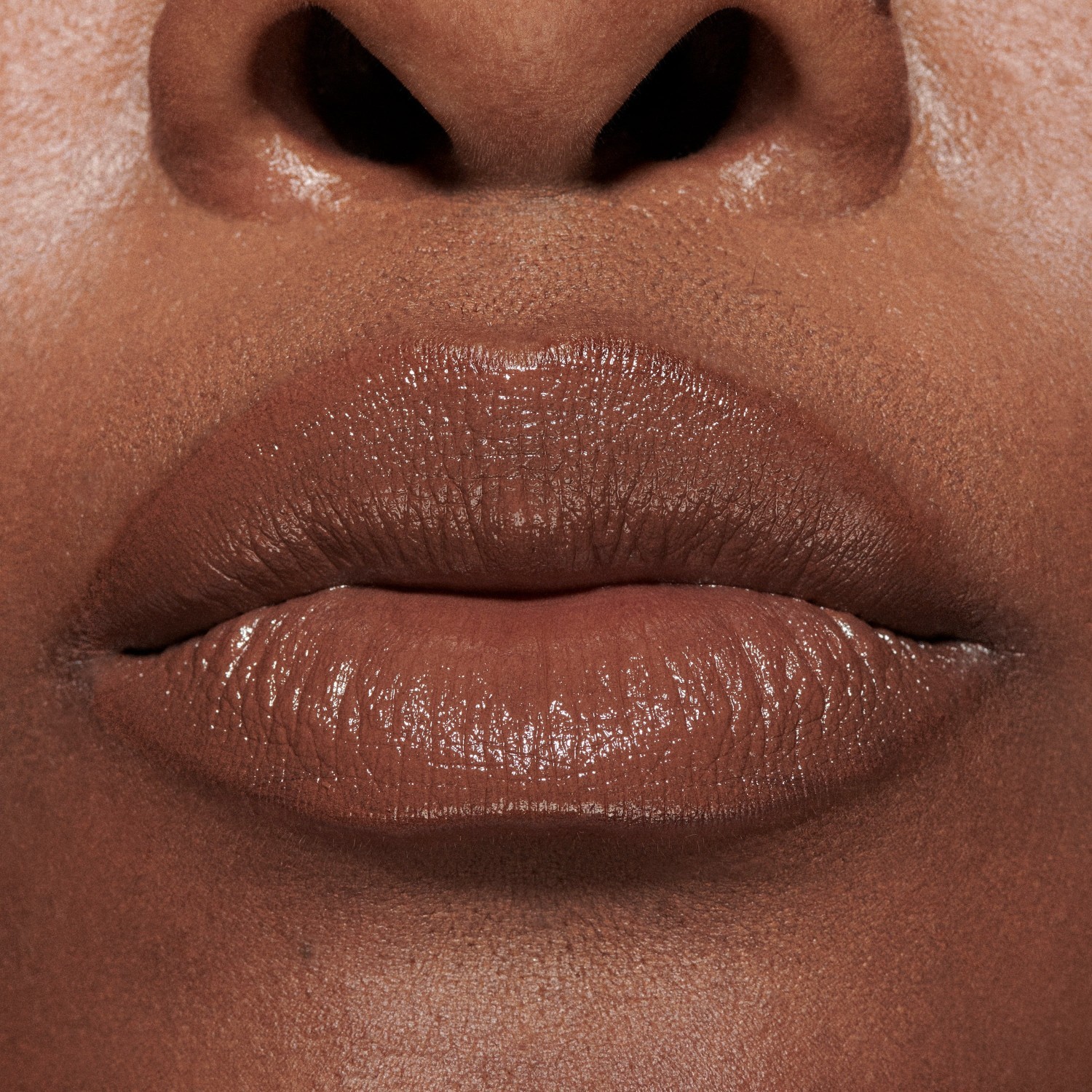 MAC lūpų dažai „Intimate Nudes“ MACximal Sleek Satin - 3,5 g