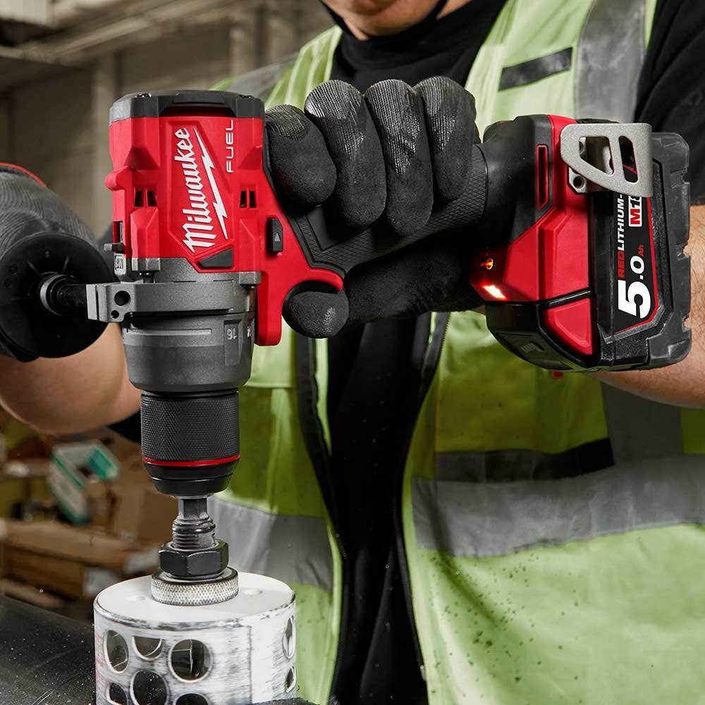 Furadeira/Parafusadeira MILWAUKEE FUEL™ 18V de 13mm com Adaptador M18FDD30