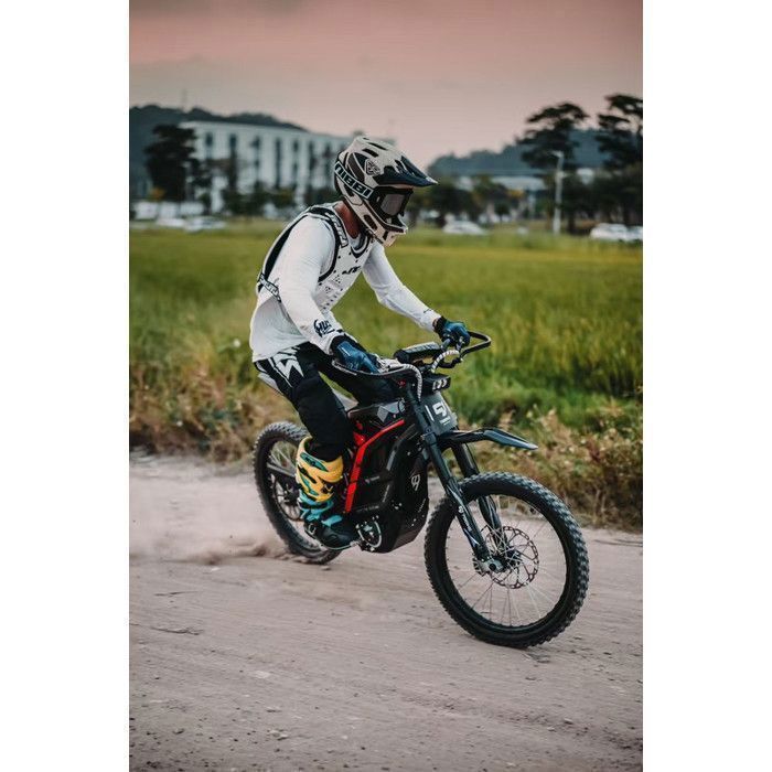 Motocicleta eléctrica para adultos 79Bike FALCON PRO Motor de 8500W Neumáticos todoterreno Batería de iones de litio de 72V 35Ah Velocidad máxima 85 km/h Negra