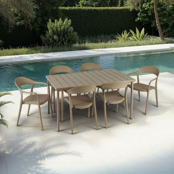 Ensemble table et chaises de jardin LAVANDA, coloris champagne, empilables résistantes aux intempéries et aux UV