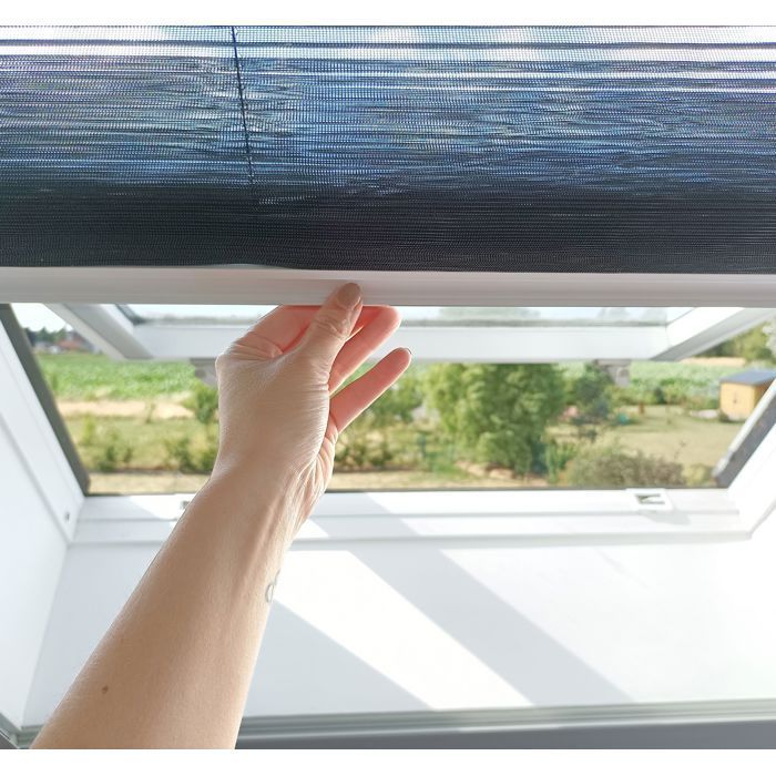 Cortina mosquiteira plissada para janelas de telhado Velux, 80 x 160 cm - Fácil de instalar - Acessórios de fixação incluídos