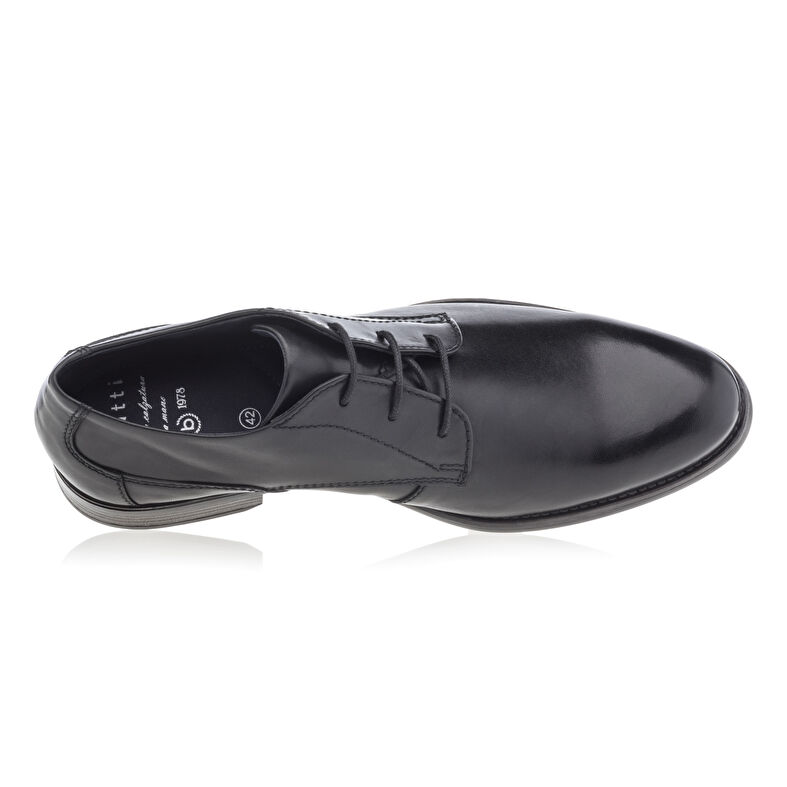 Zwarte nette herenschoenen