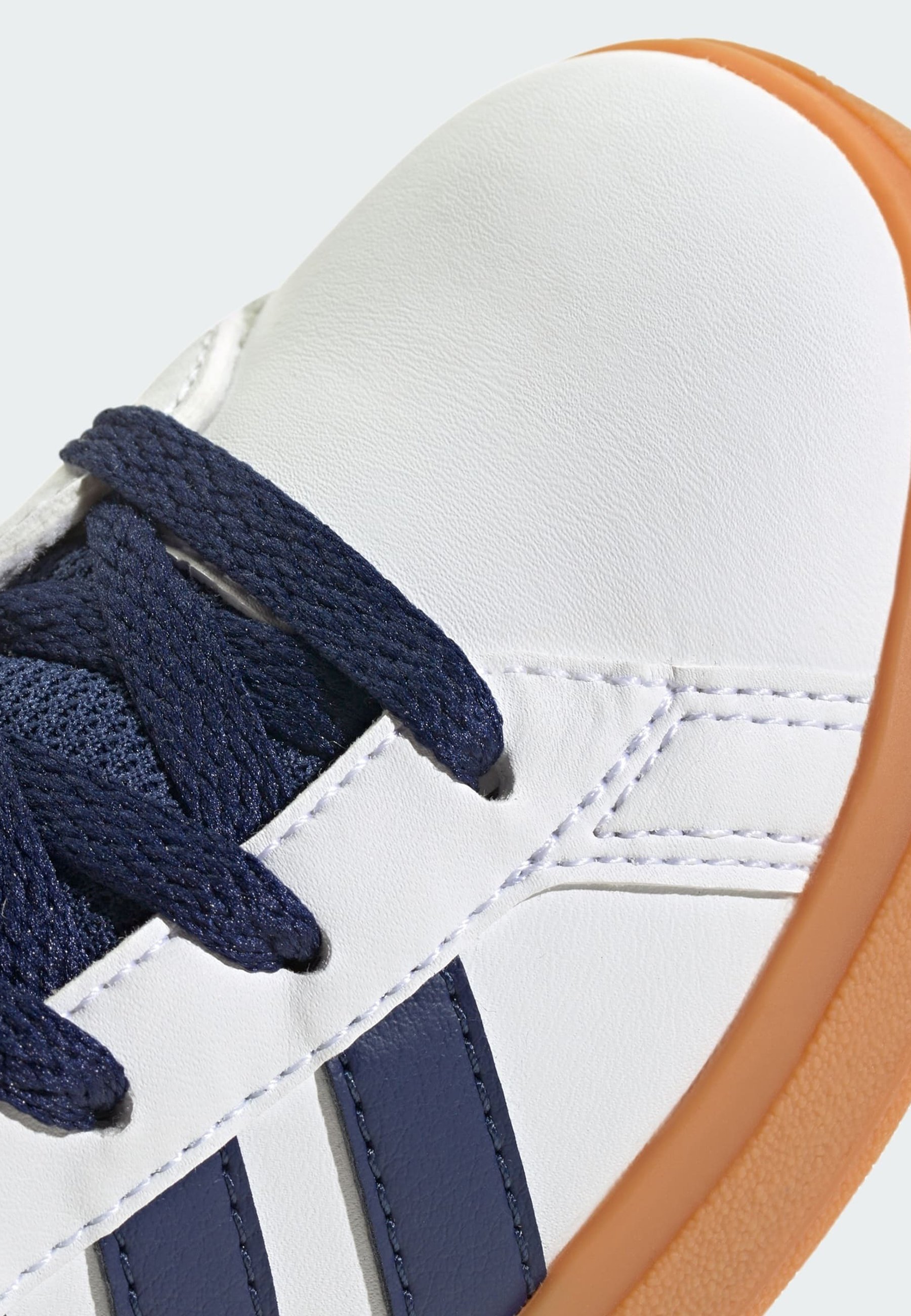 adidas Sportswear GRAND - Trainingsschoen - wolkwit donkerblauw gum