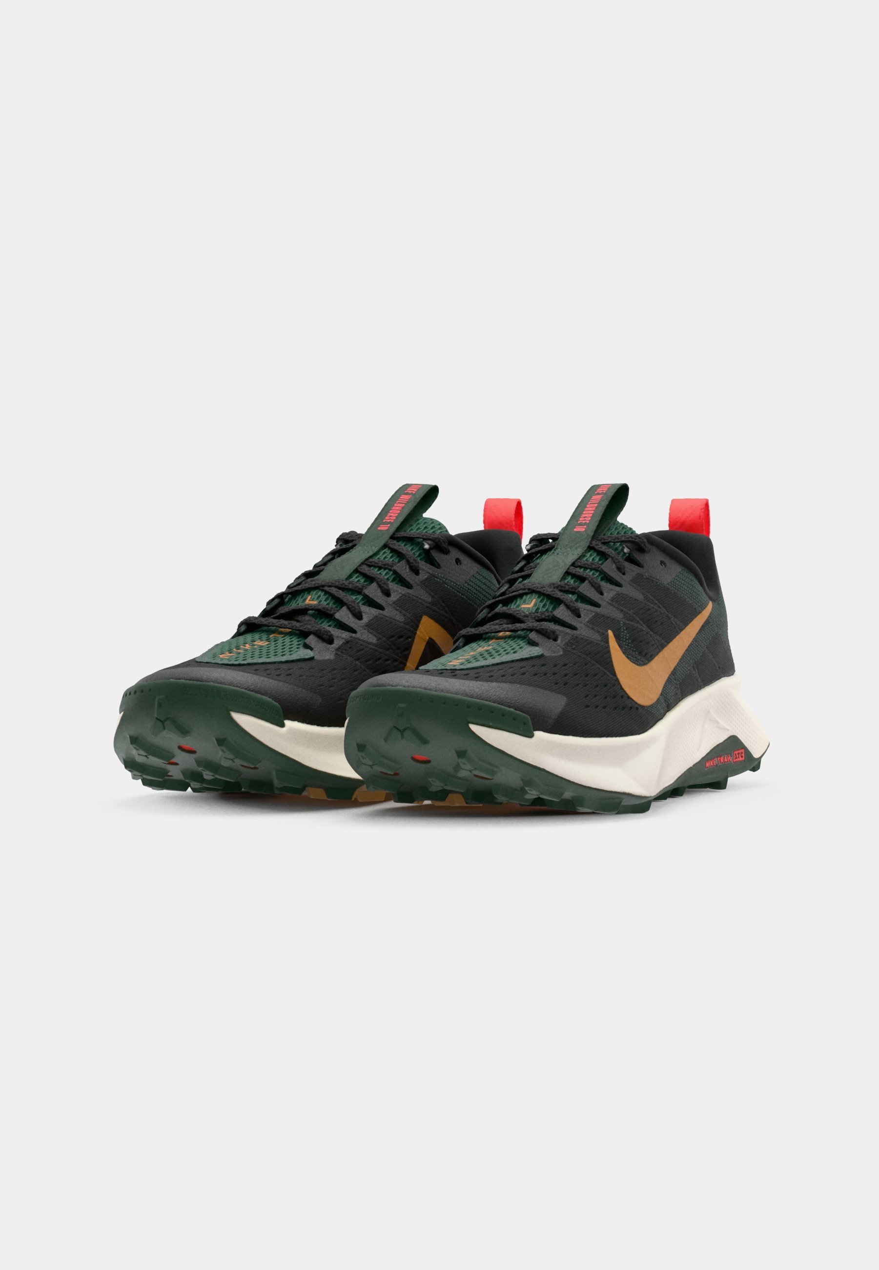 Nike Performance REACTX WILDHORSE 10 - Trailrunningschoenen - zwart/woestijnoker/dennenhout/felrood/zeilgroen
