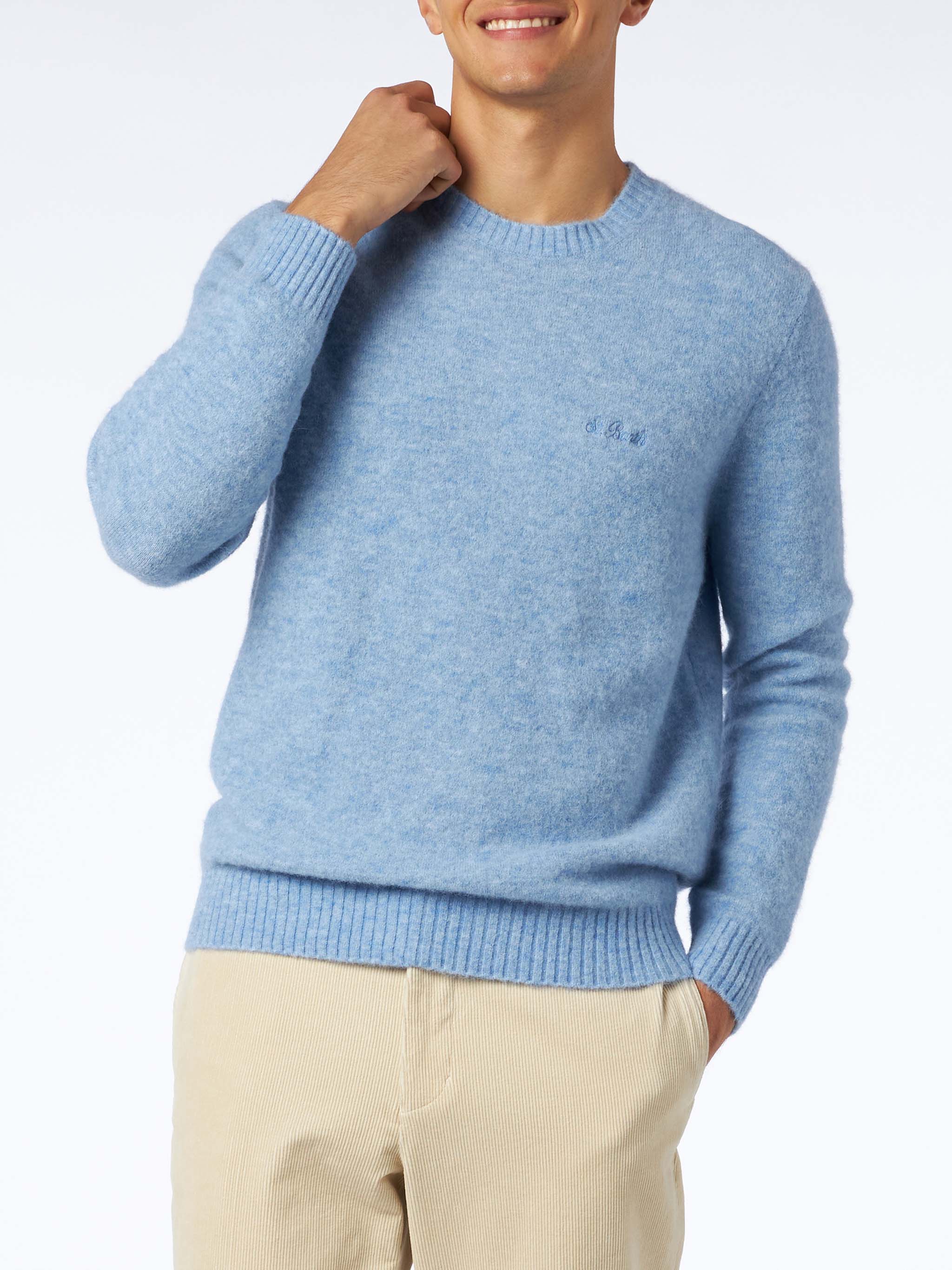 Maglione da uomo in lana stretch di colore azzurro con ricamo St. Bart