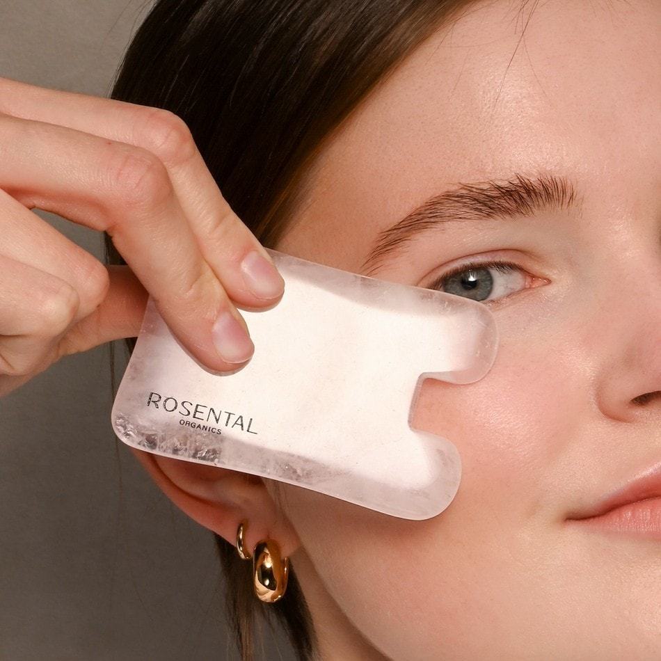 Rosental Organics Masážny doplnok s ružovým kremeňom Gua Sha - 1 kus