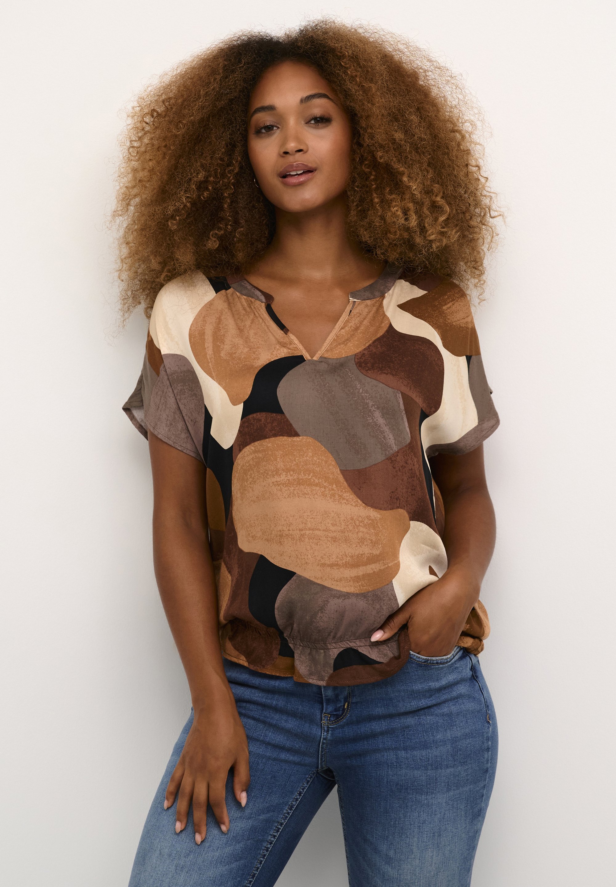 Cultuur DANA CAPSLEEVE - Bedrukt T-shirt - bruine kunst